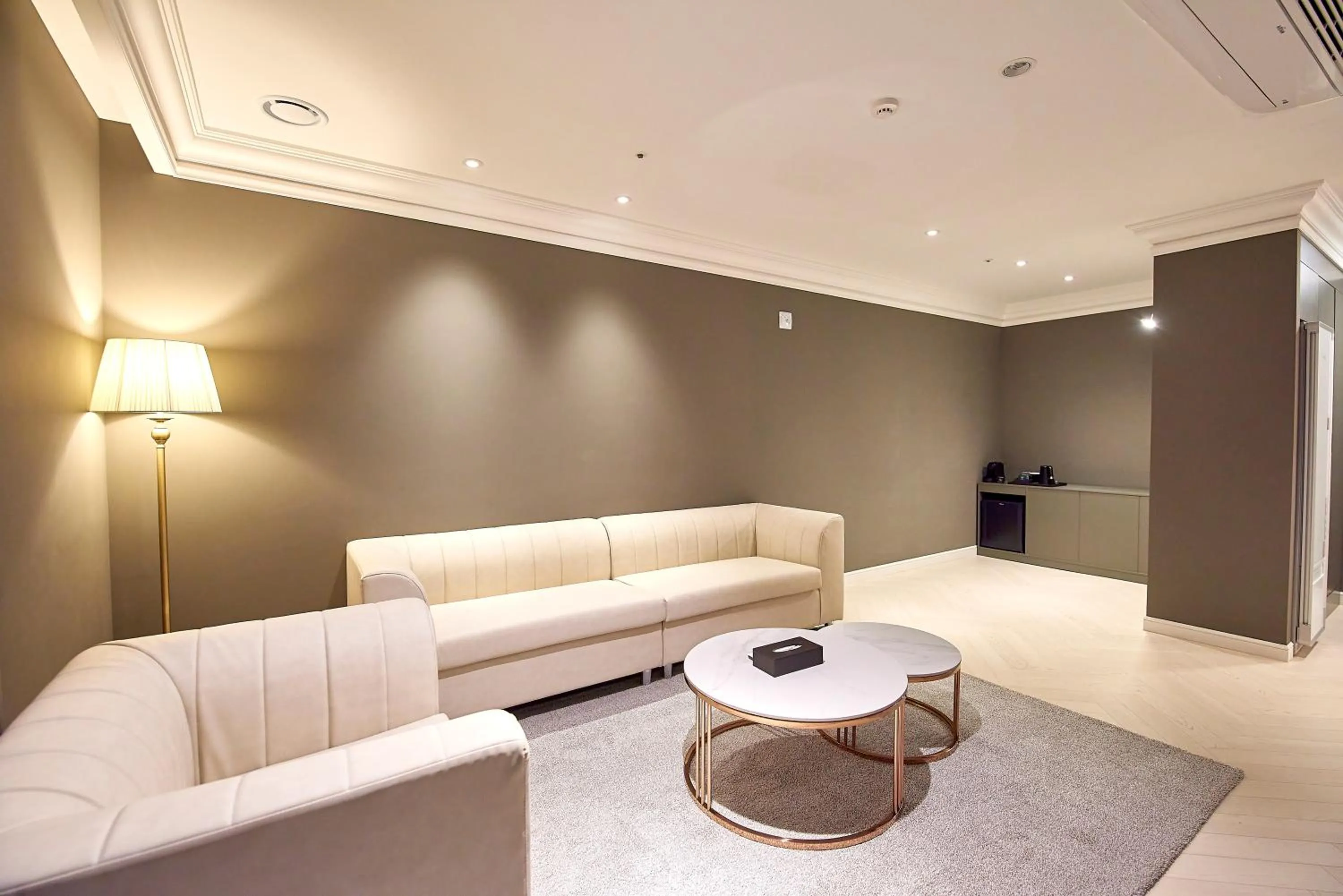 Living room in Busan City Hotel