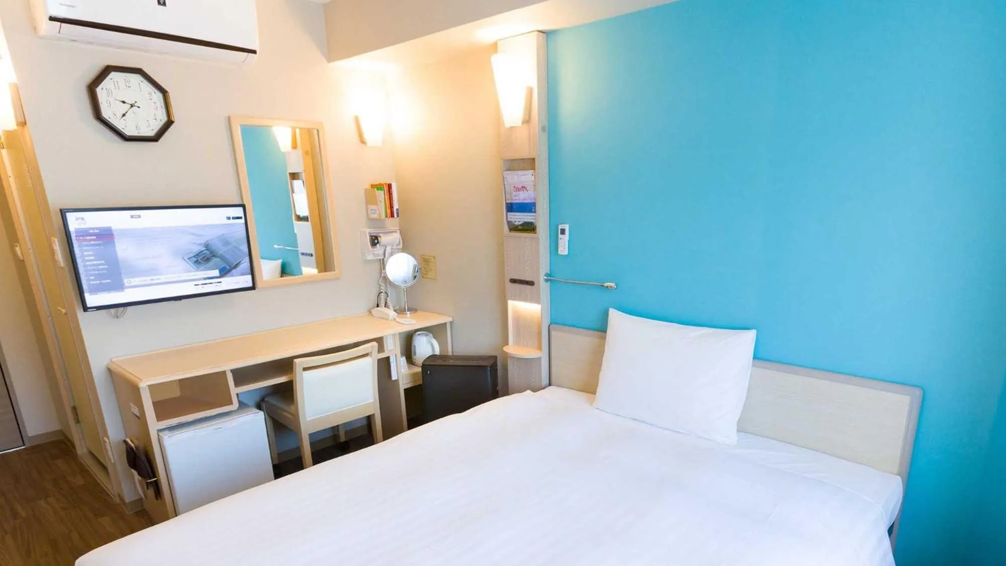 Bedroom, Bed in Toyoko Inn Fujisan Otsuki-eki