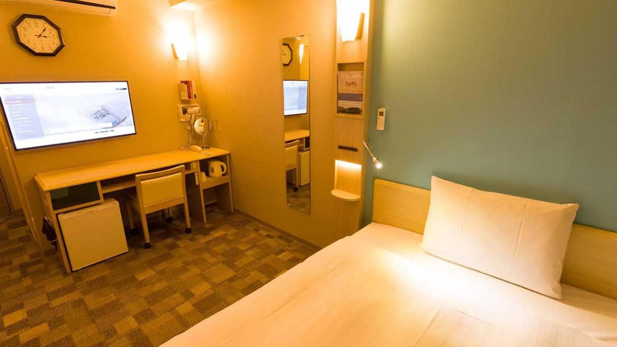 Bedroom, Bed in Toyoko Inn Fujisan Otsuki-eki