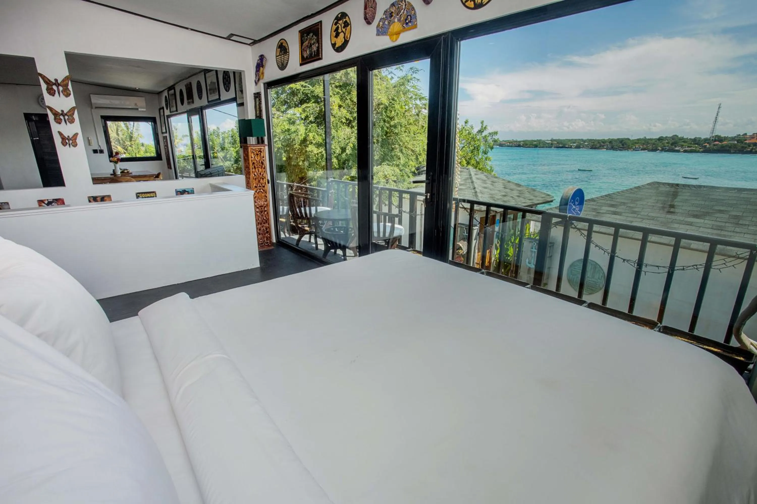 Bed in Indigo Blue Ceningan