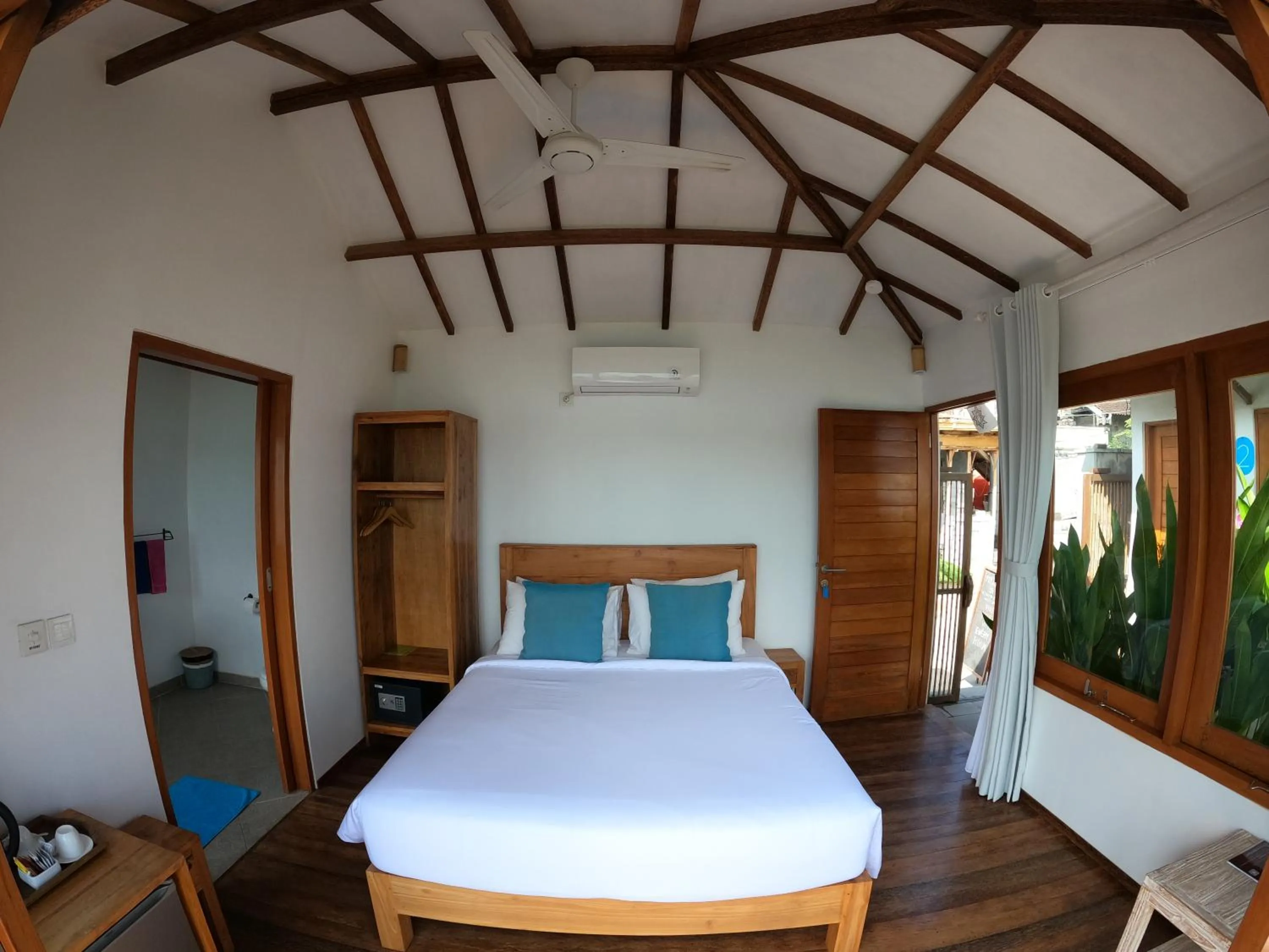 Bed in Indigo Blue Ceningan