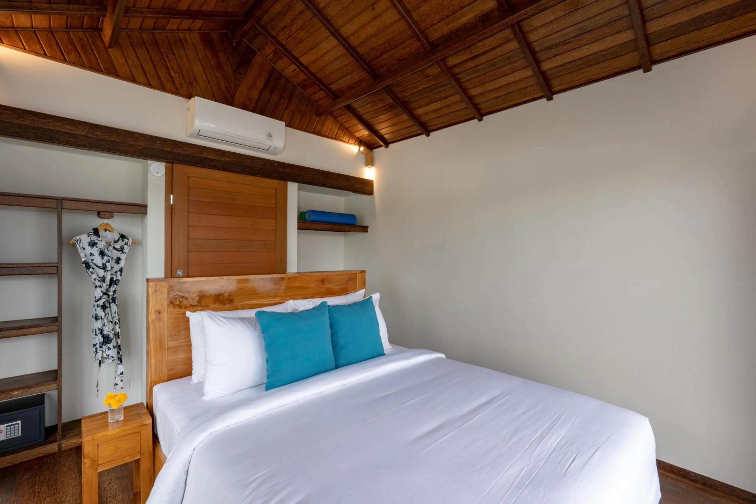 Bedroom, Bed in Indigo Blue Ceningan