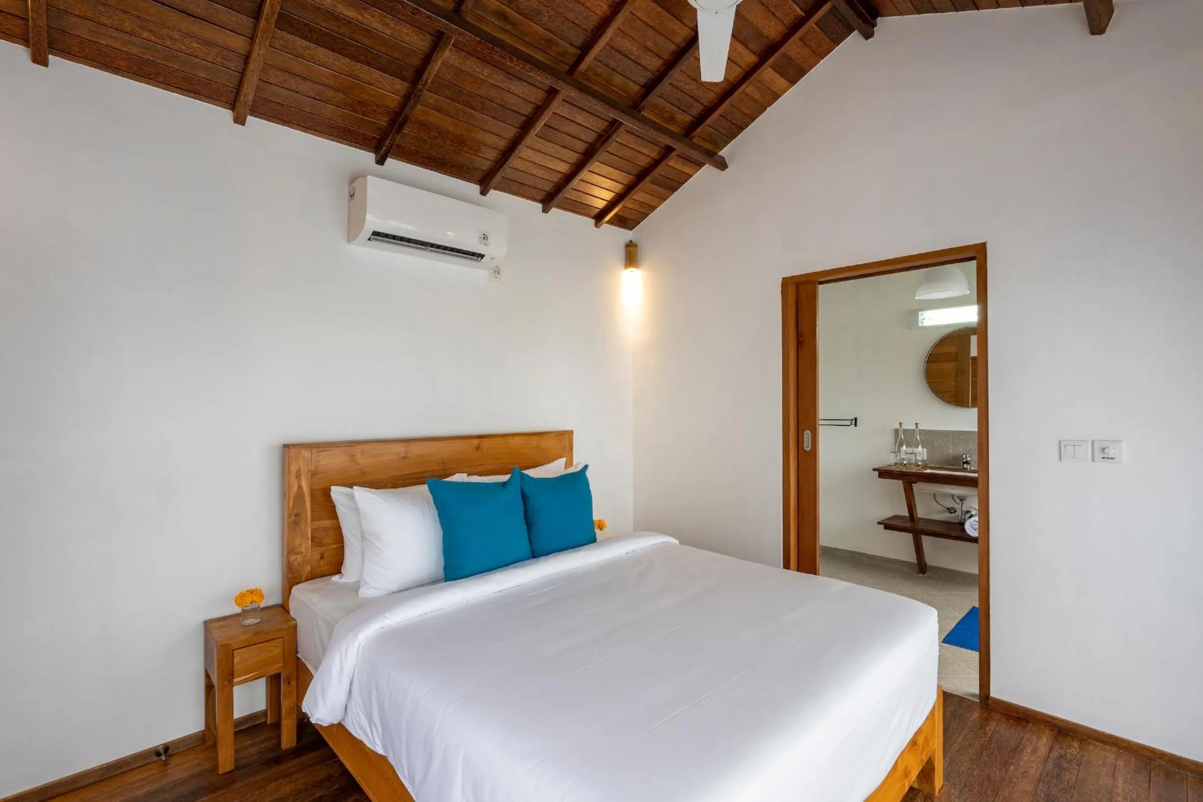 Bedroom, Bed in Indigo Blue Ceningan