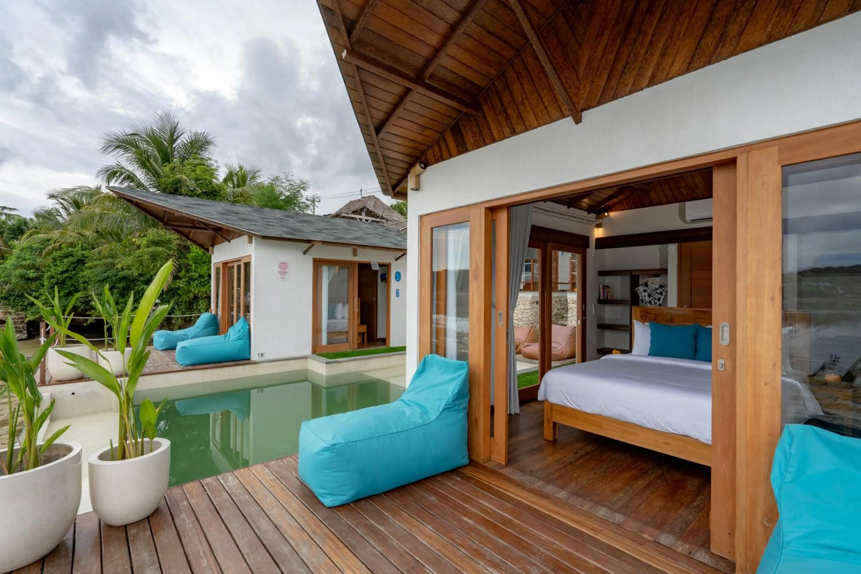 Photo of the whole room in Indigo Blue Ceningan