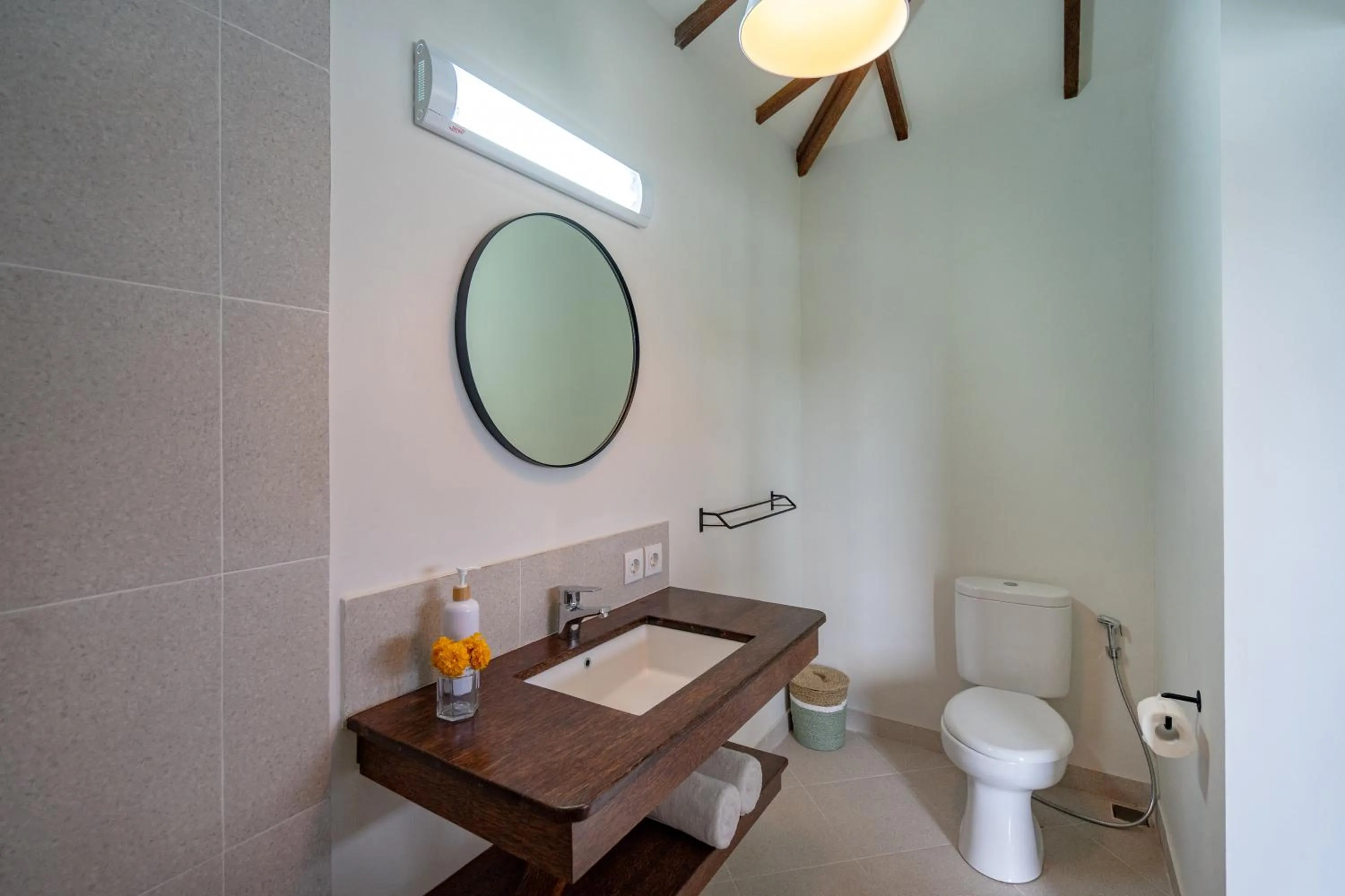 Bathroom in Indigo Blue Ceningan