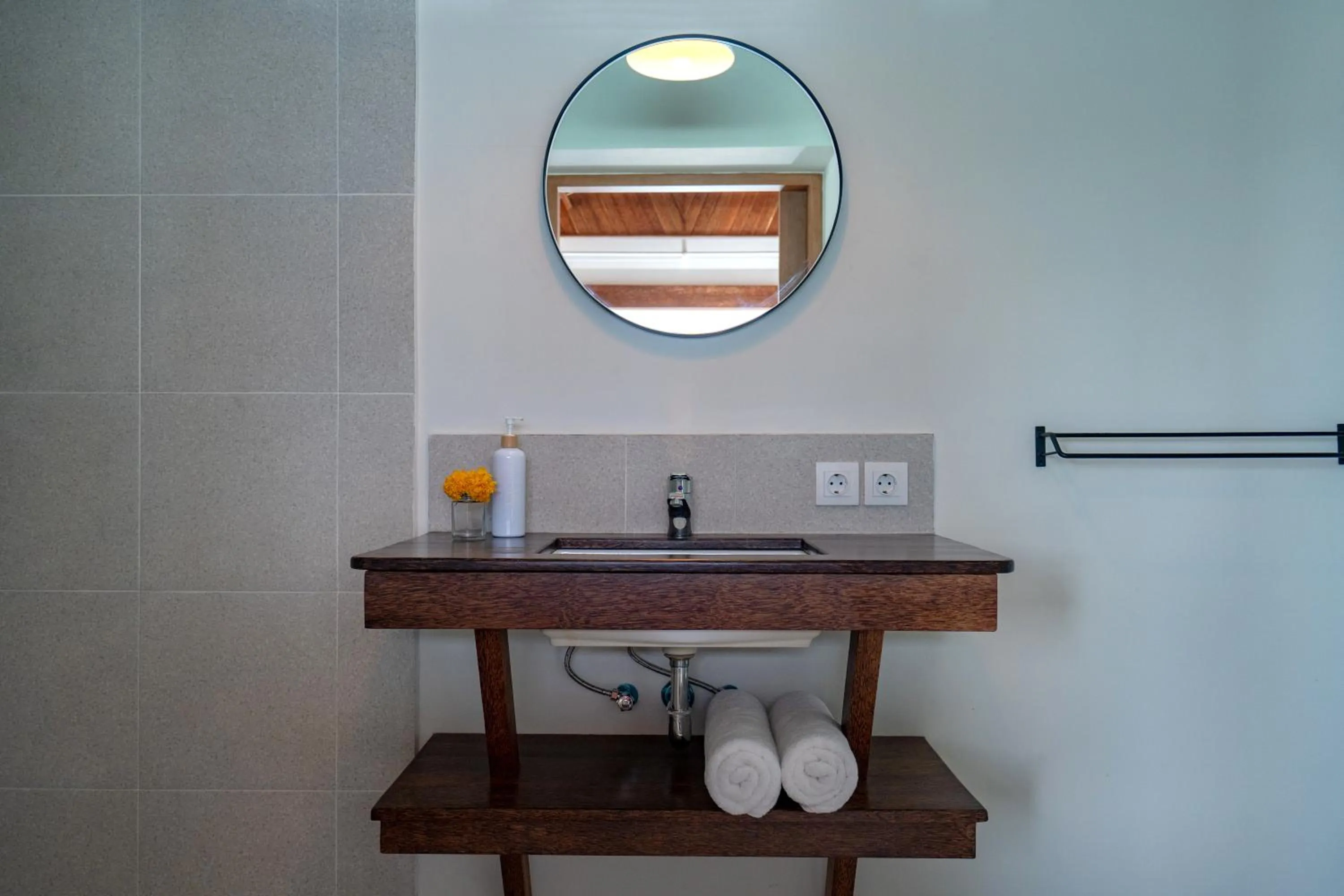 Bathroom in Indigo Blue Ceningan