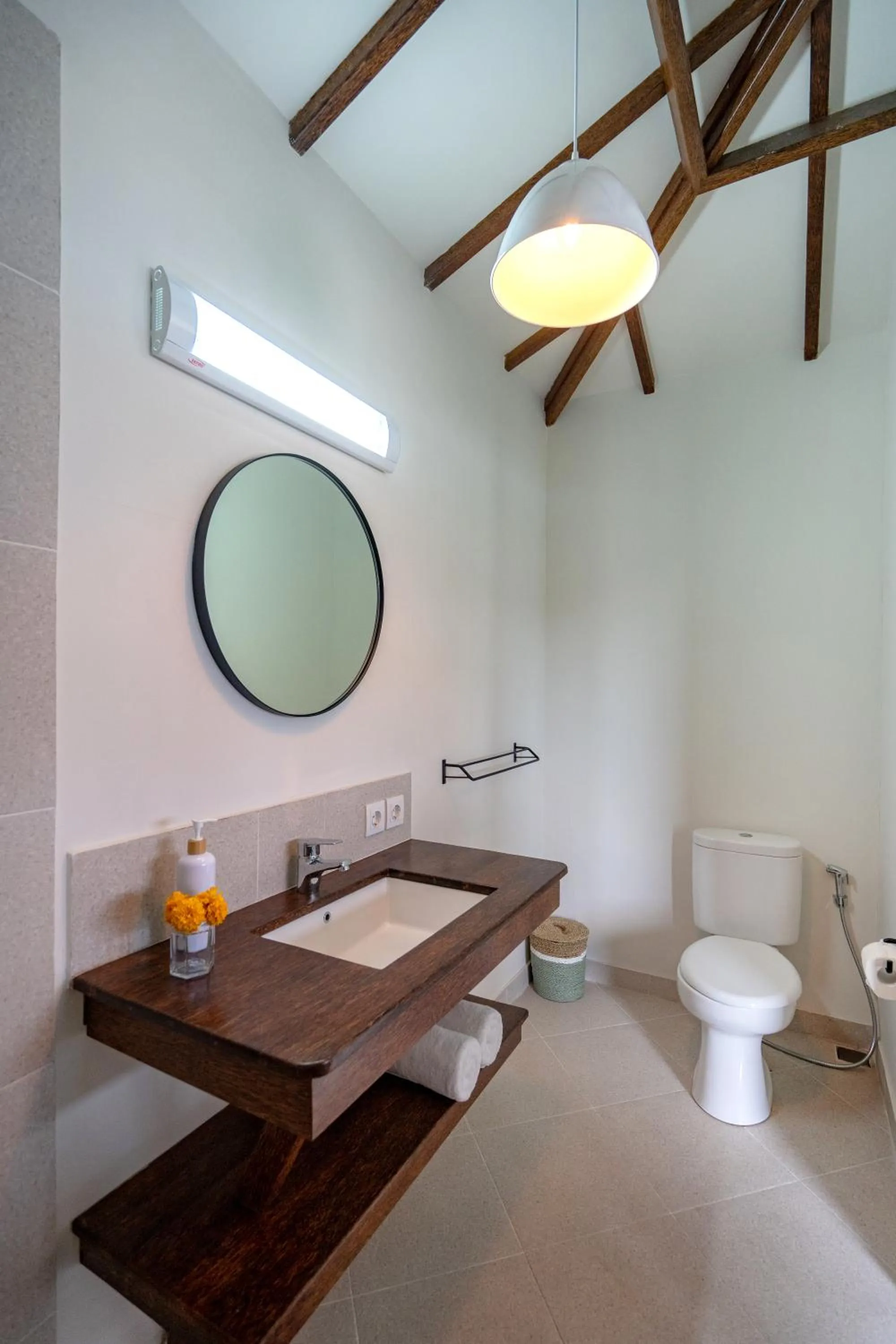 Bathroom in Indigo Blue Ceningan