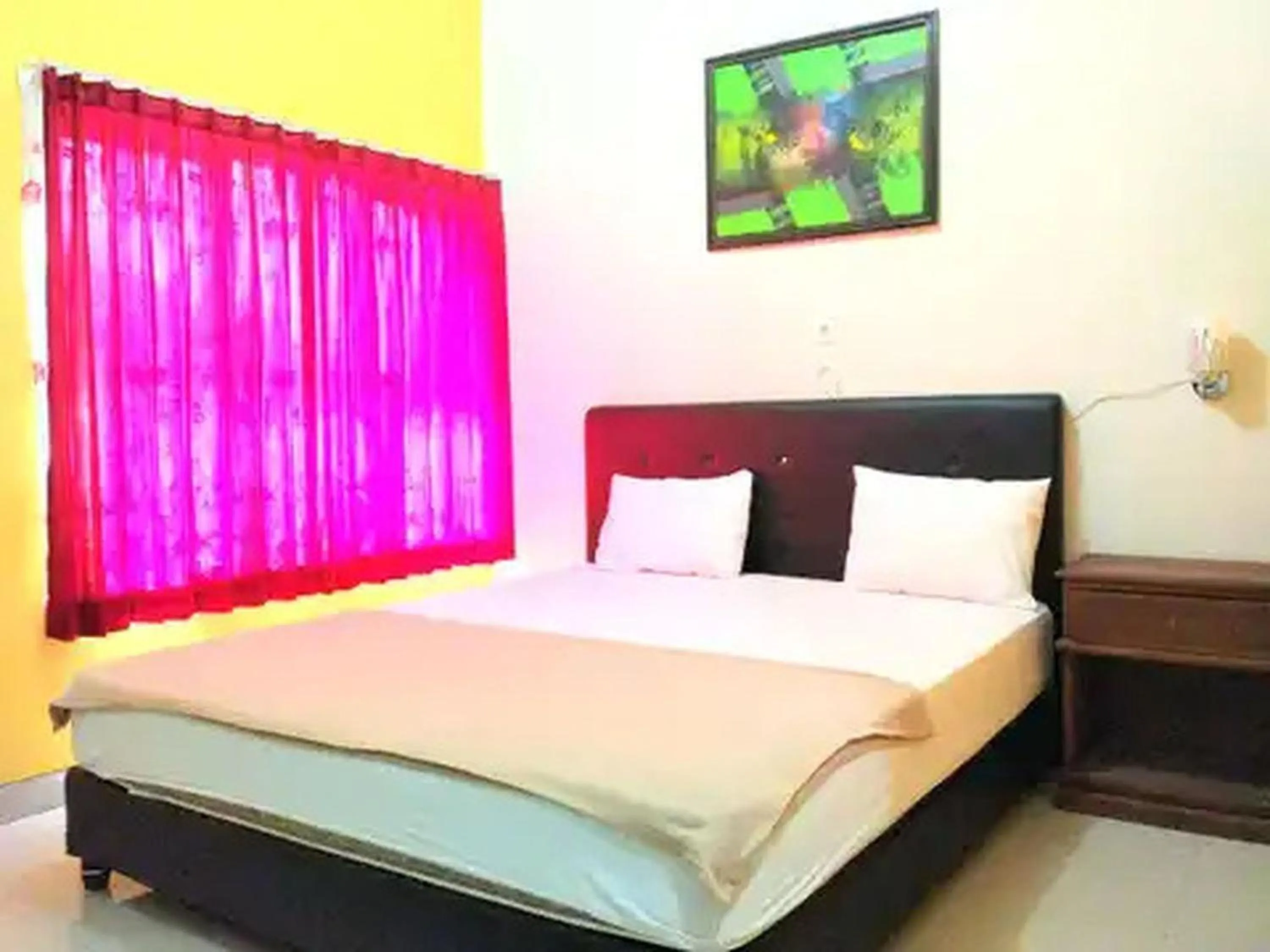 Bed in RedDoorz at Hotel Nuansa Ngawi