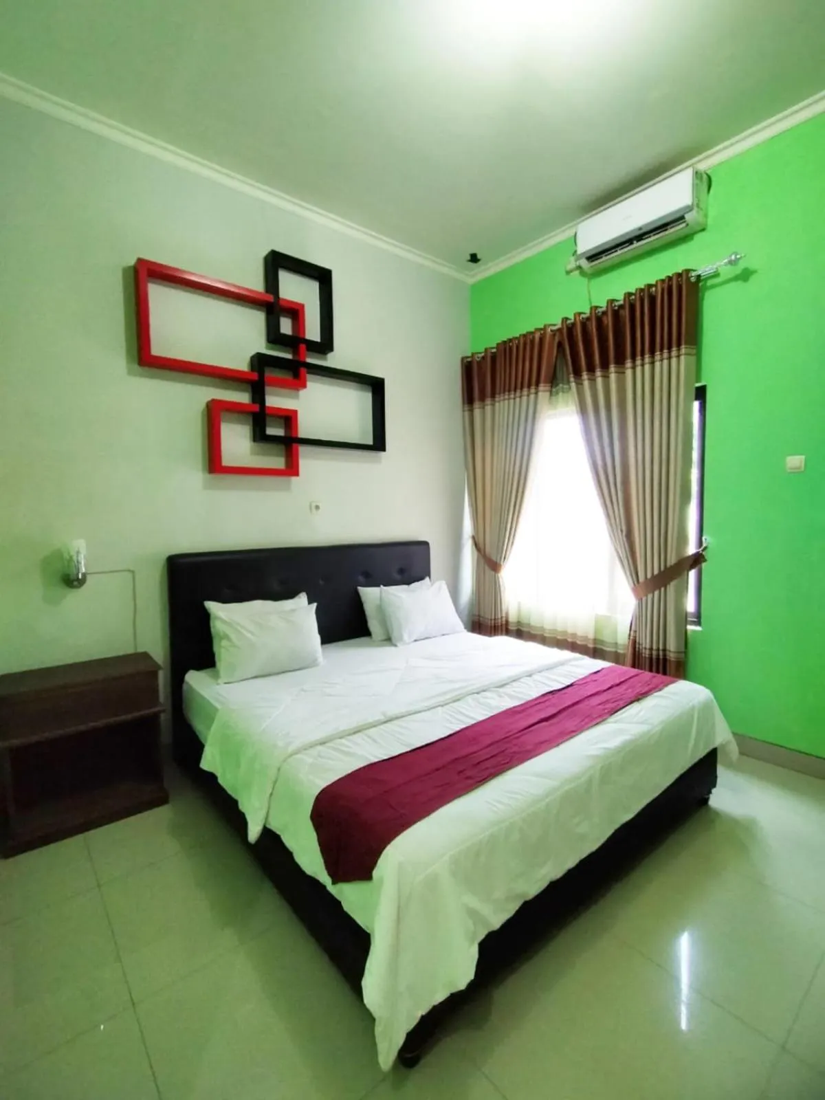 Bed in RedDoorz at Hotel Nuansa Ngawi