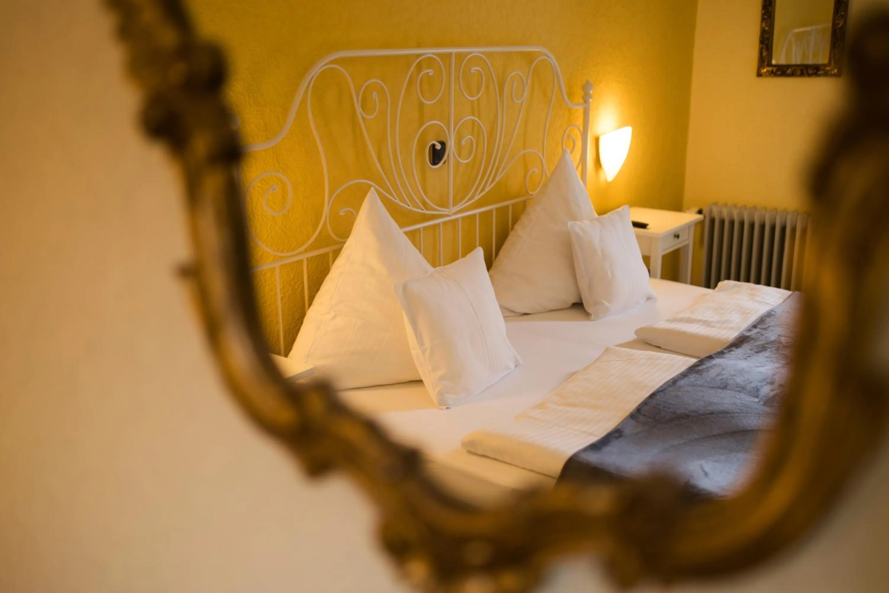 Bed in RATSKELLER Hotel & Restaurant