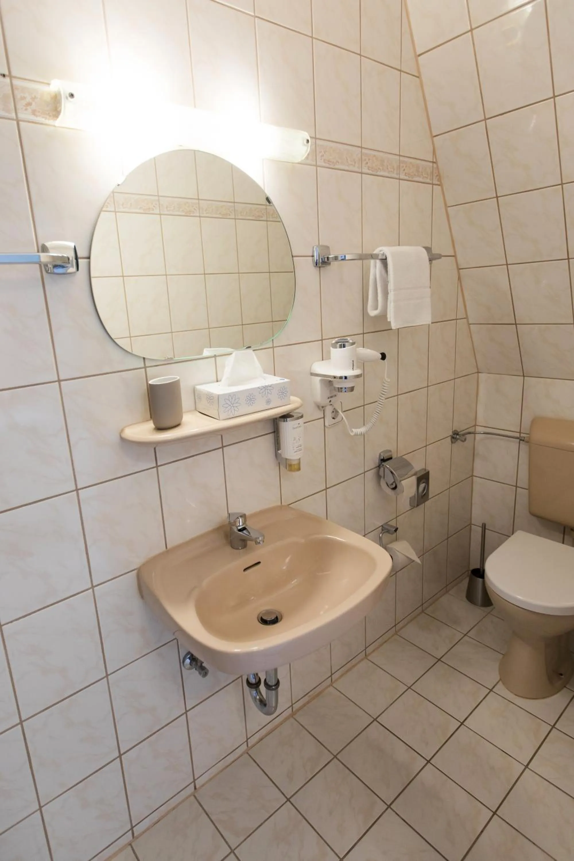 Toilet in RATSKELLER Hotel & Restaurant