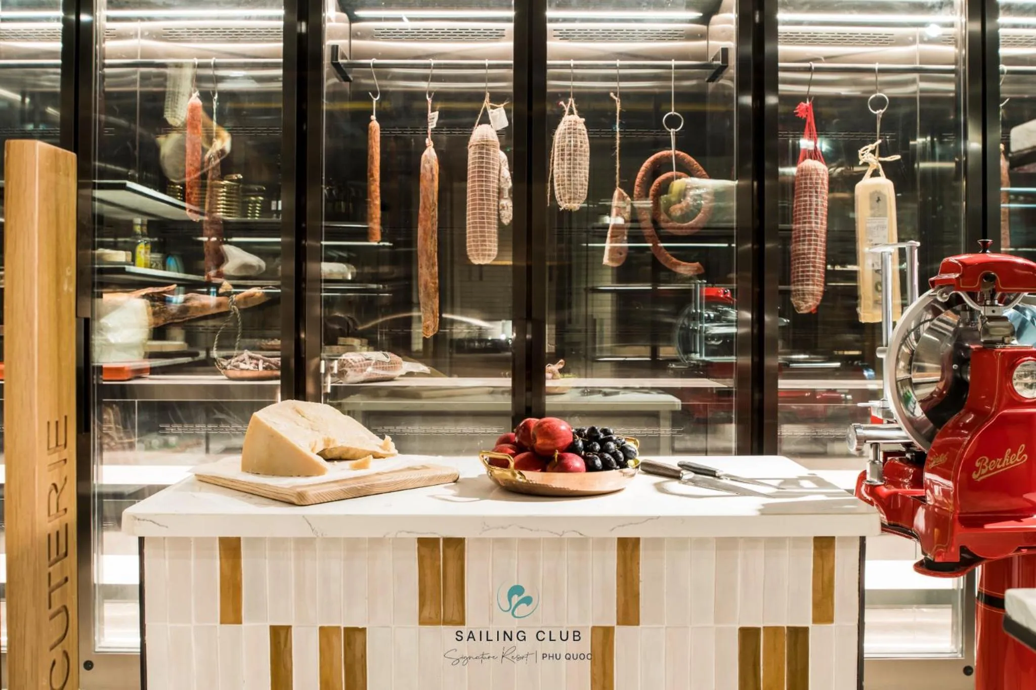 Restaurant/places to eat in Sailing Club Signature Resort Phu Quoc