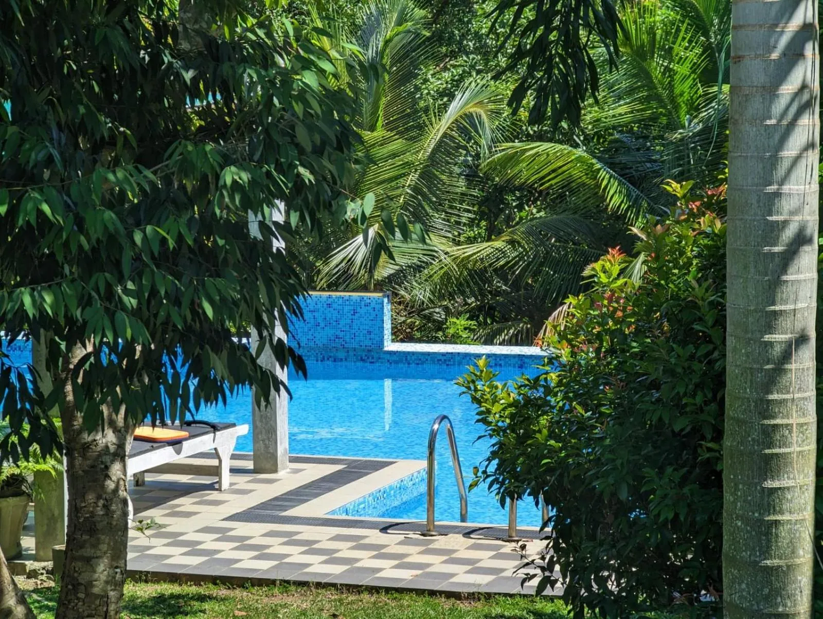 Swimming pool in Green View Villa