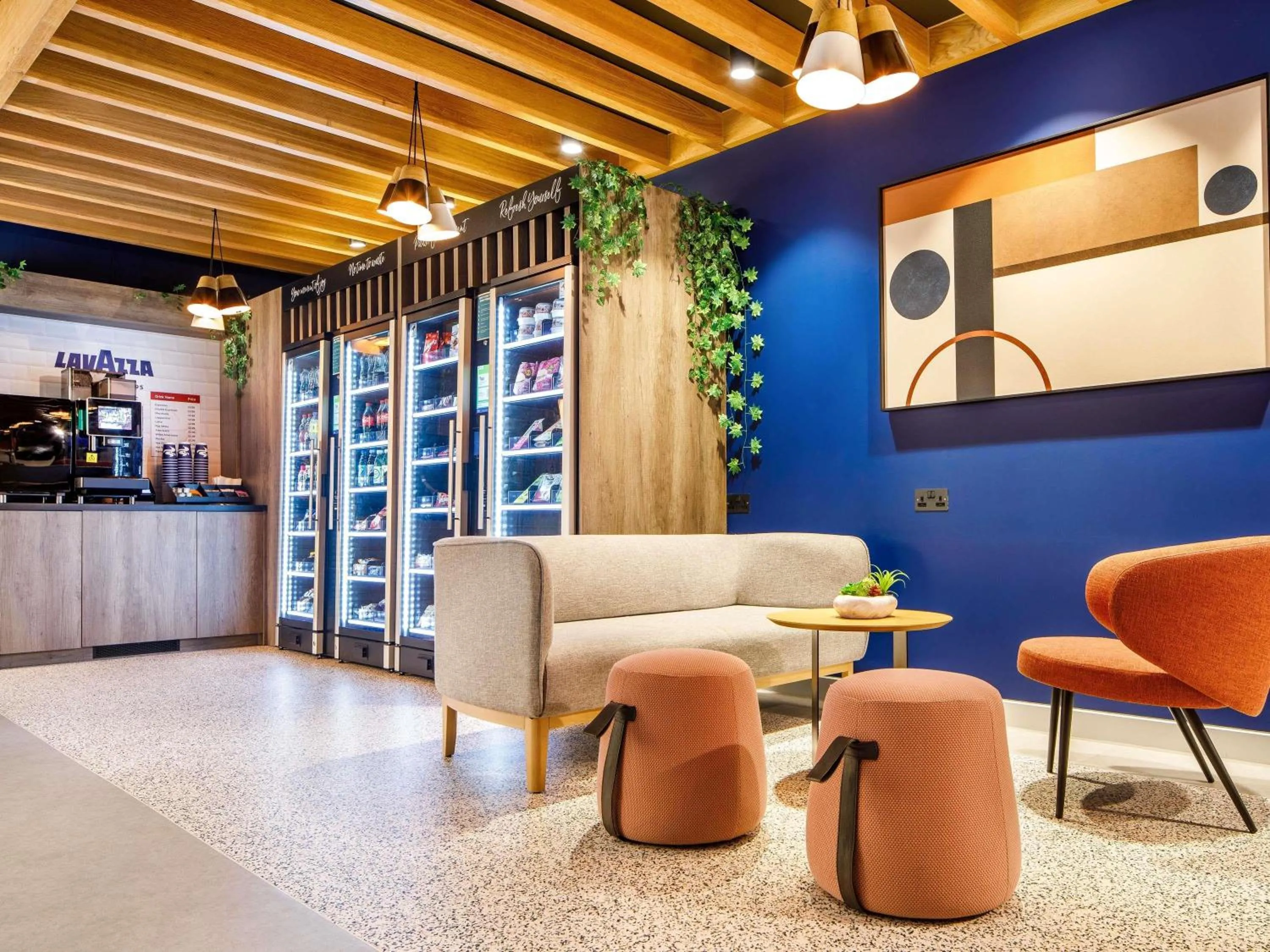 Lounge or bar in ibis budget Manchester Airport T2