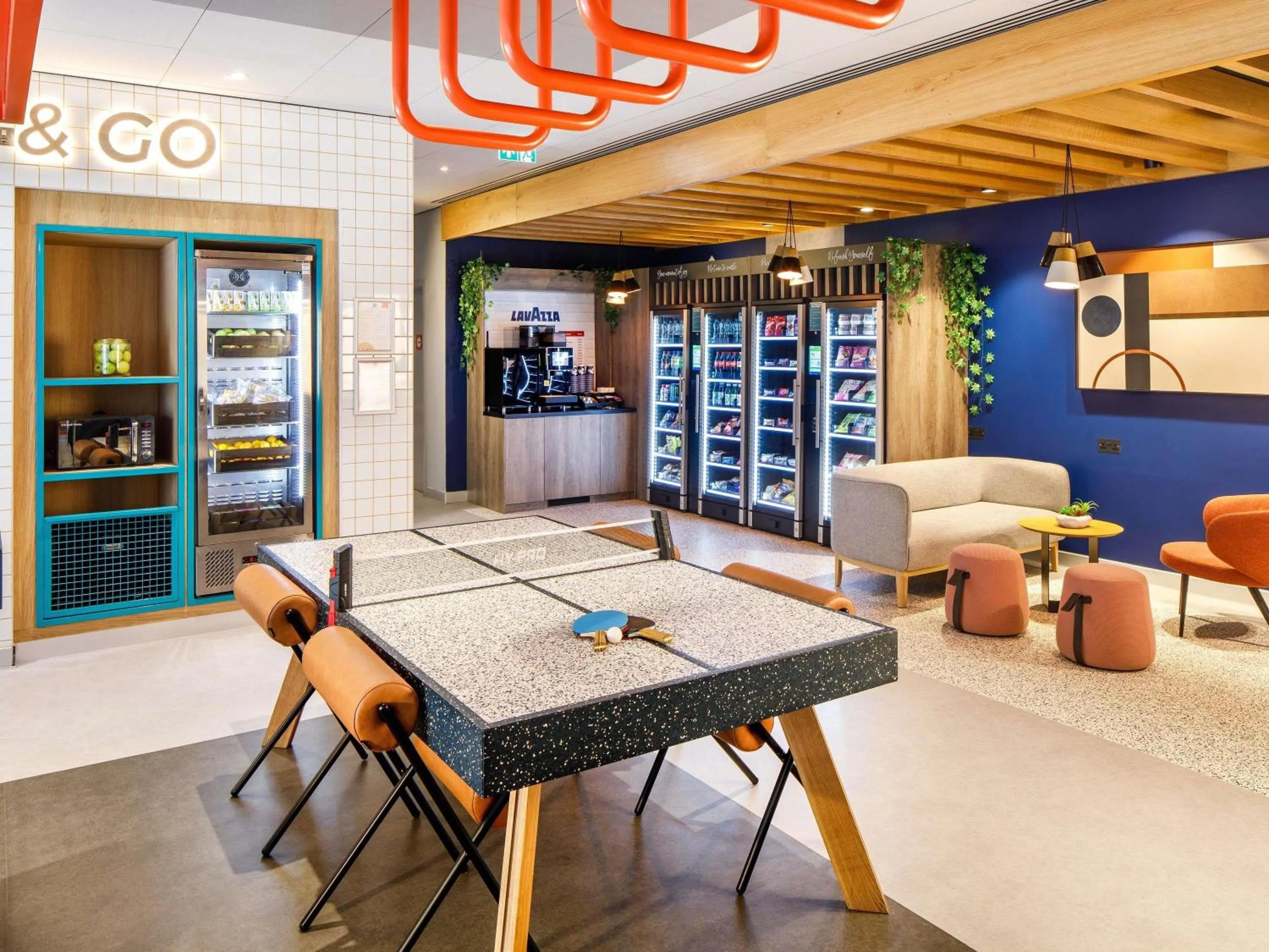 Lounge or bar in ibis budget Manchester Airport T2