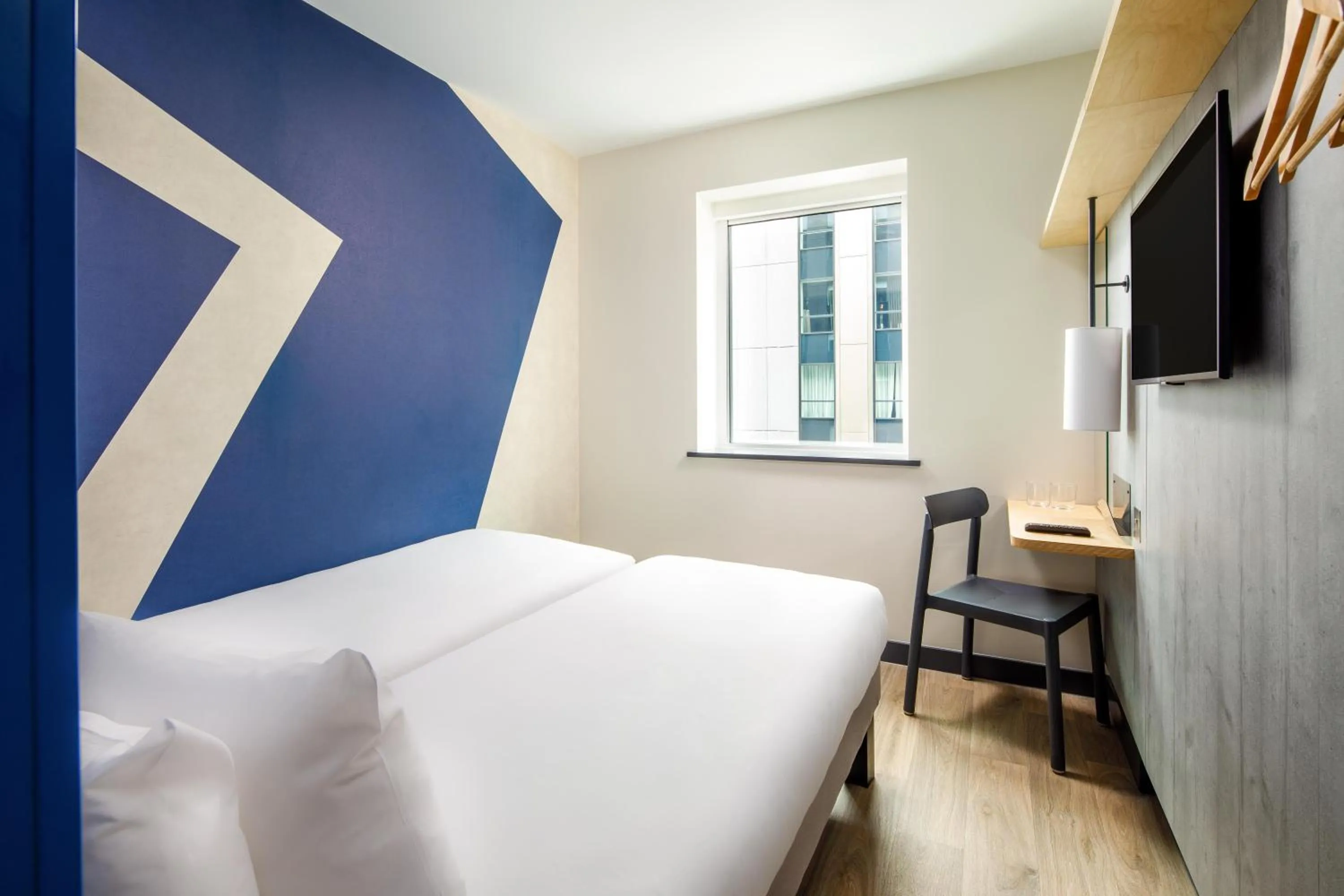 Bed in ibis budget Manchester Airport T2