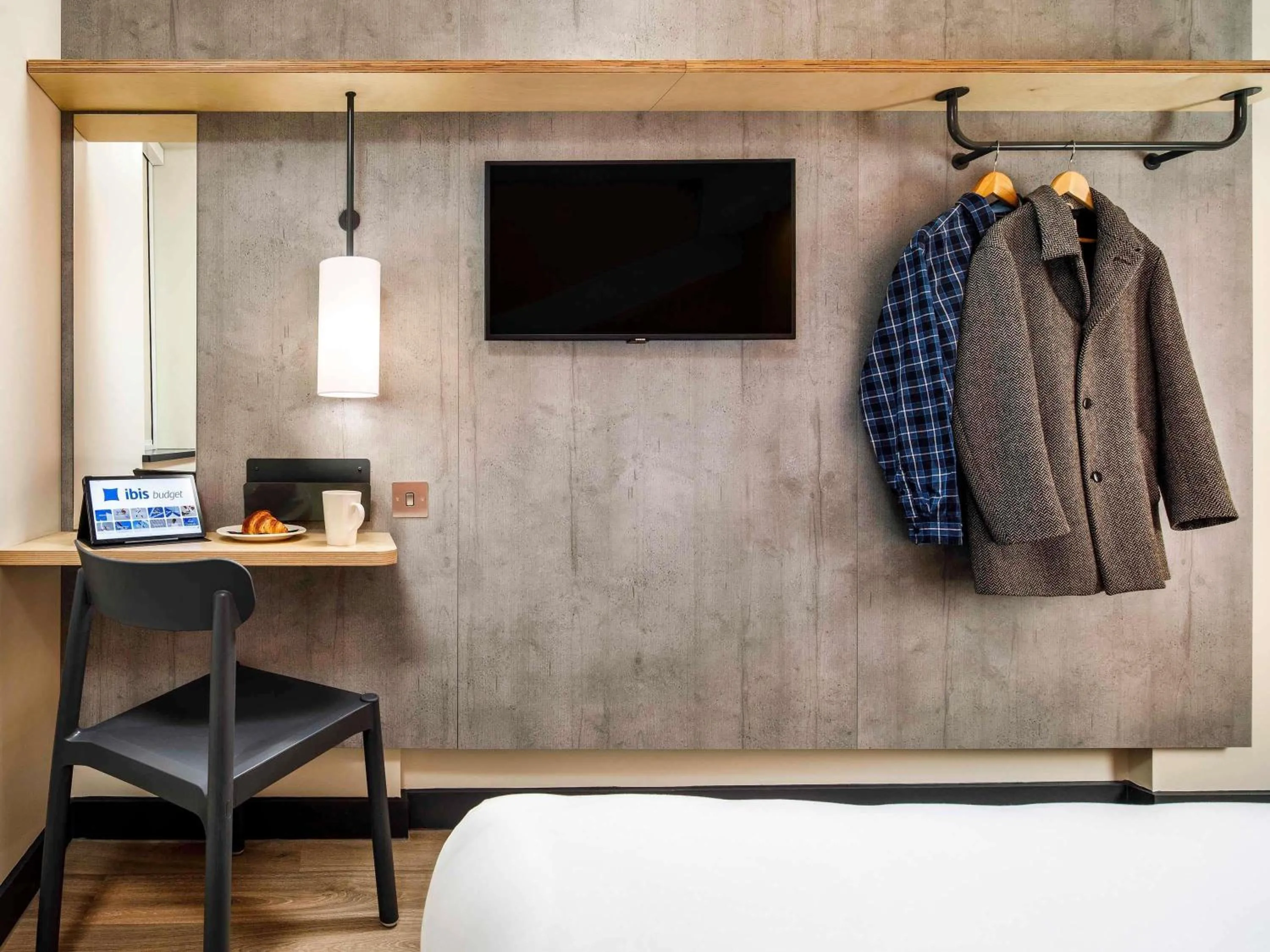 Property building, Bed in ibis budget Manchester Airport T2