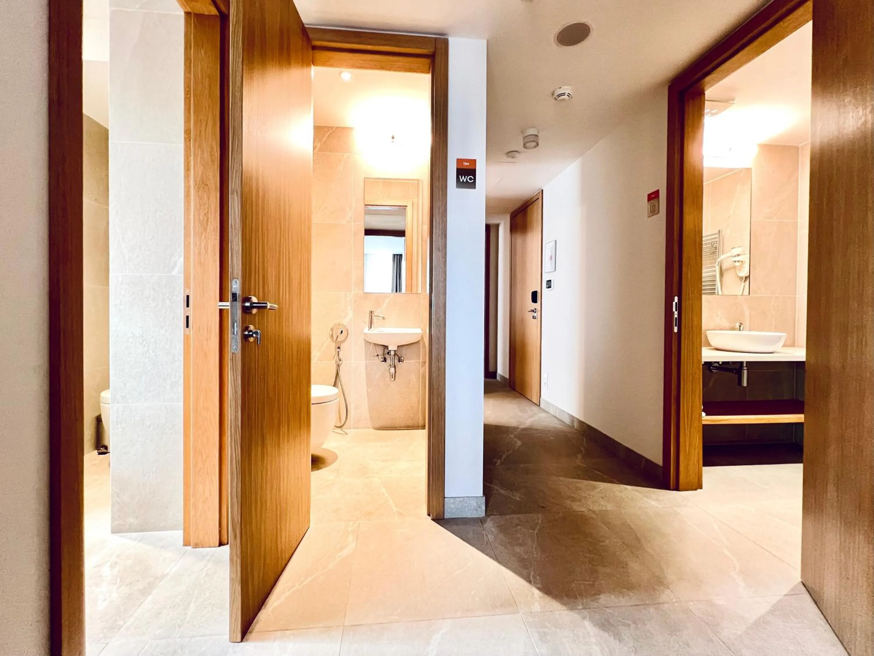 Toilet, Bed in RAJ zdravia