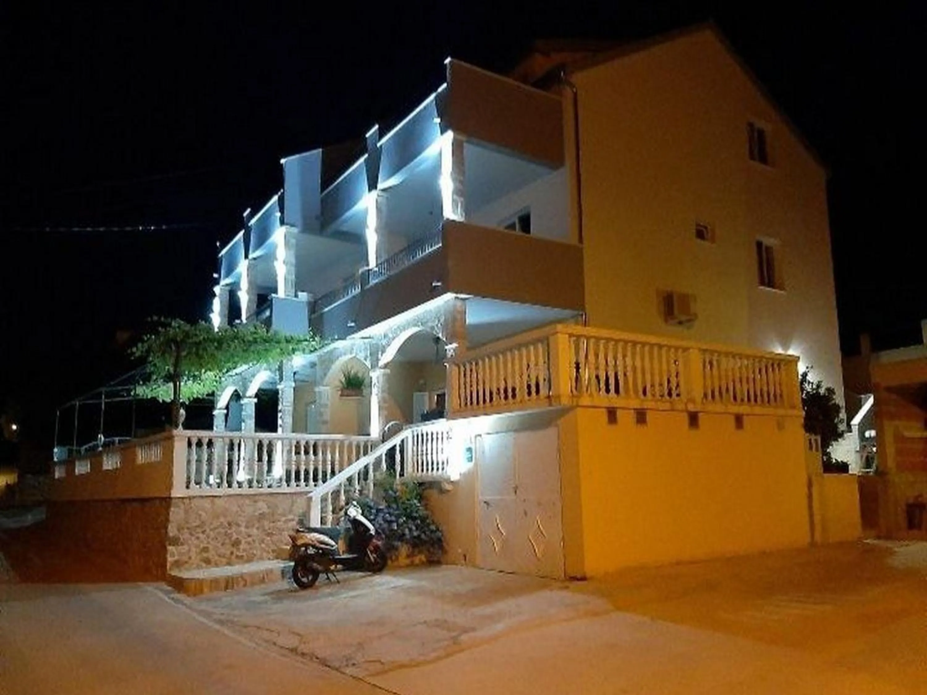 Property building in Apartments Dobrila