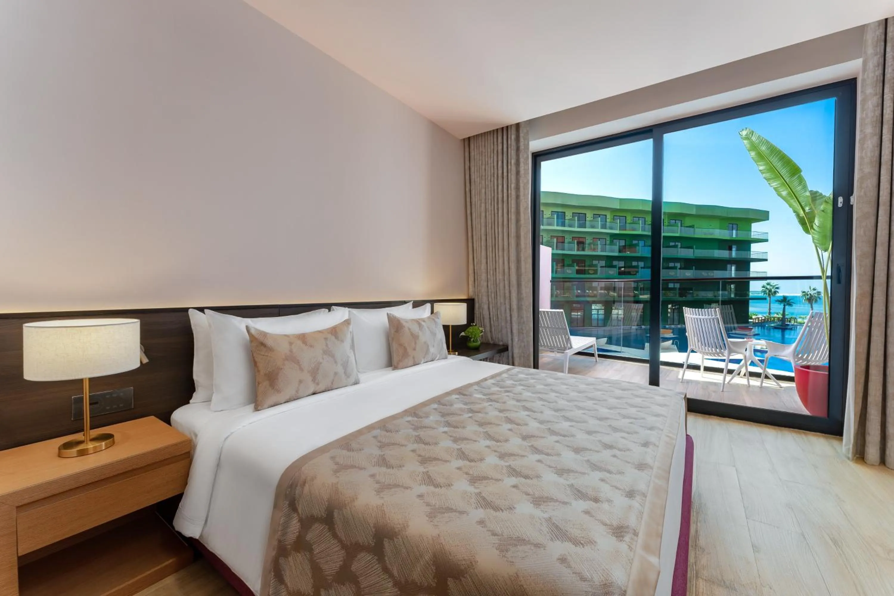 Photo of the whole room, Bed in Voco Dubai Monaco, The Heart of Europe by IHG-Adult only