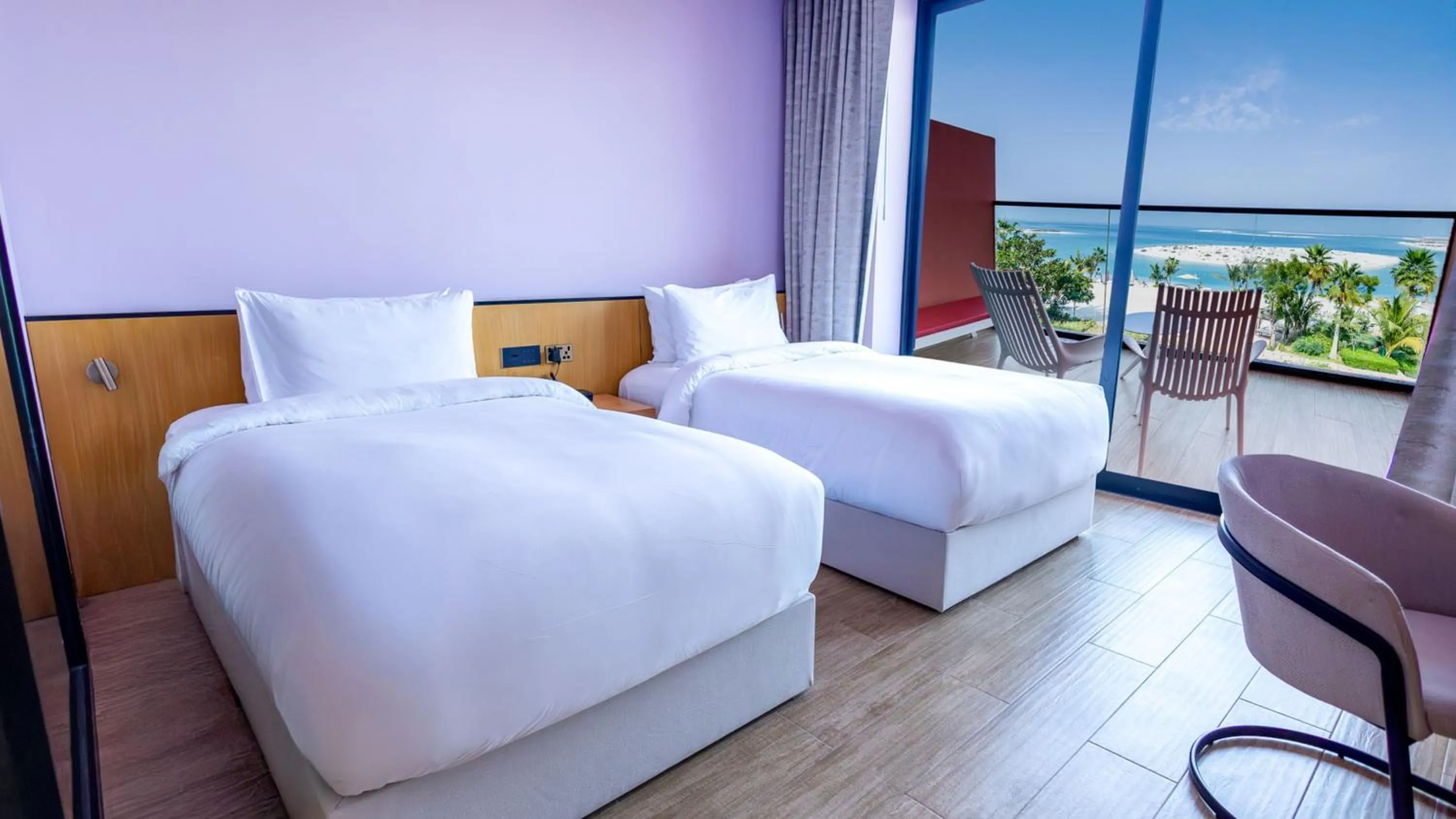 Photo of the whole room, Bed in Voco Dubai Monaco, The Heart of Europe by IHG-Adult only