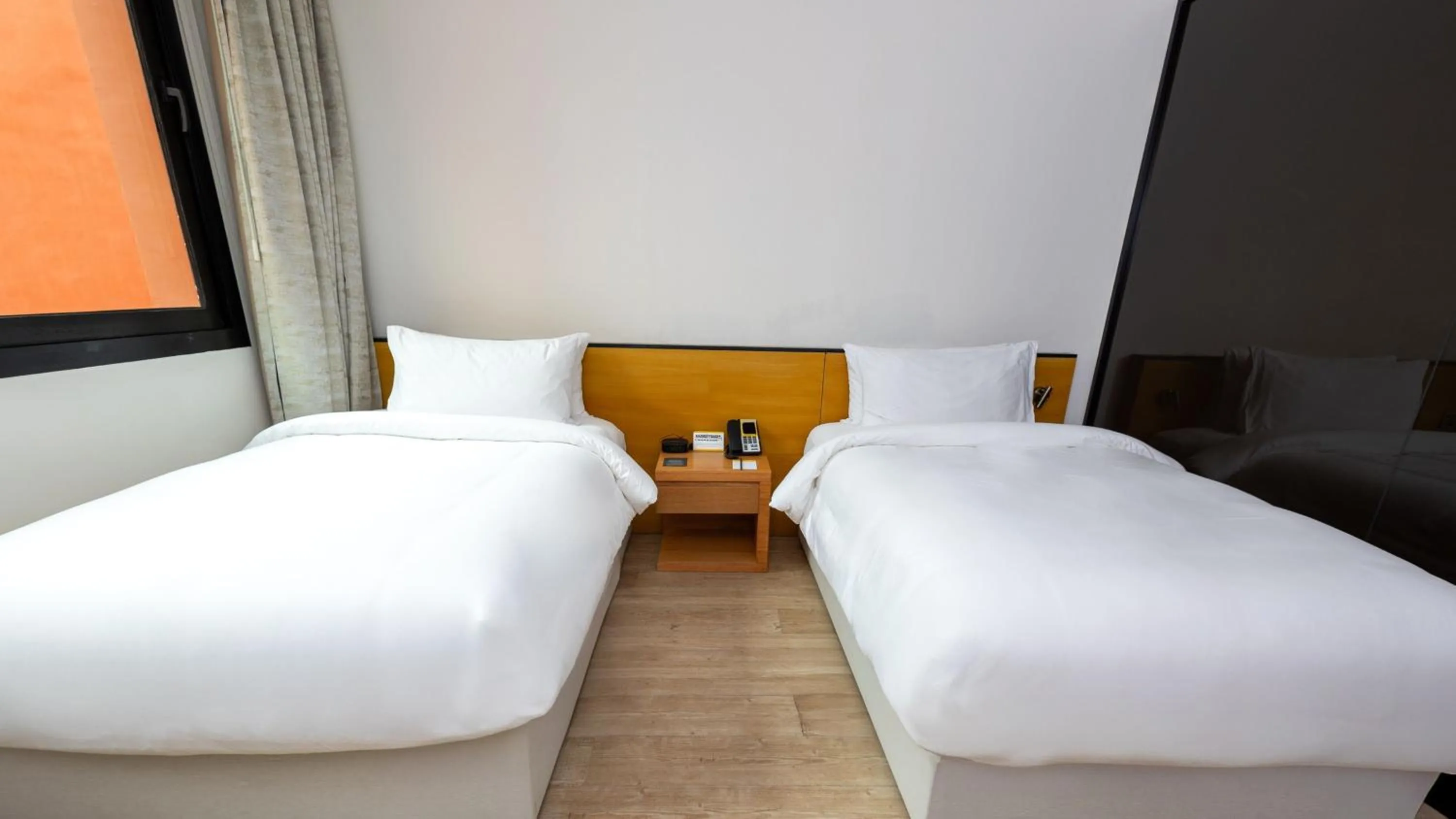 Photo of the whole room, Bed in Voco Dubai Monaco, The Heart of Europe by IHG-Adult only