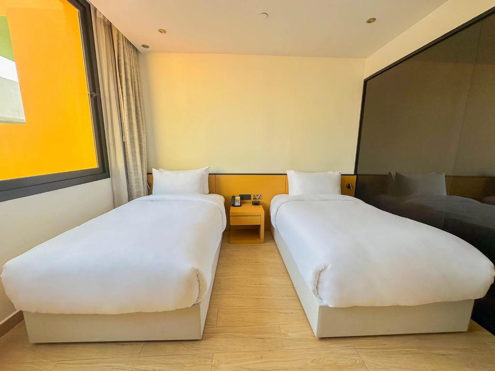 Photo of the whole room, Bed in Voco Dubai Monaco, The Heart of Europe by IHG-Adult only