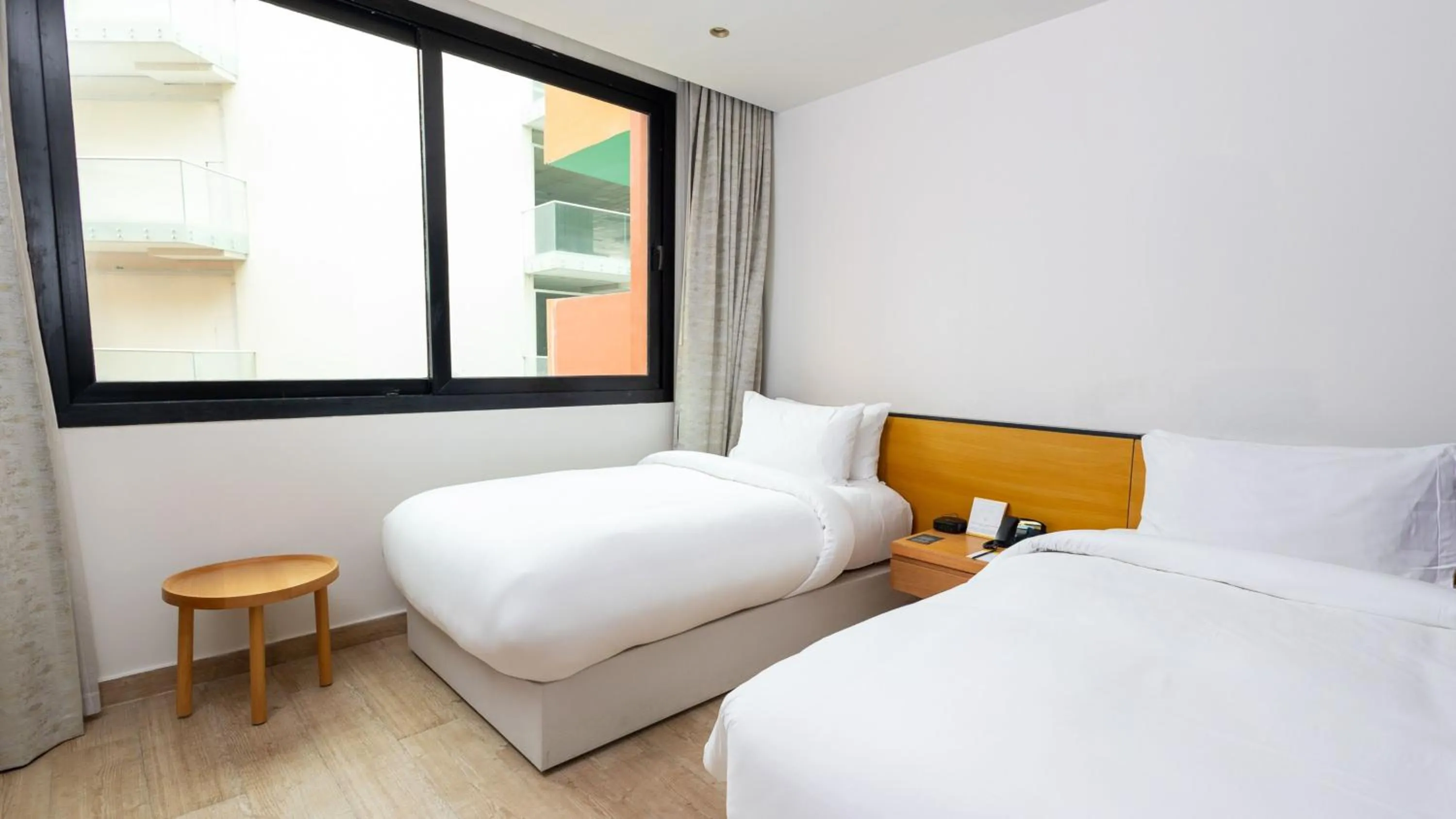 Photo of the whole room, Bed in Voco Dubai Monaco, The Heart of Europe by IHG-Adult only