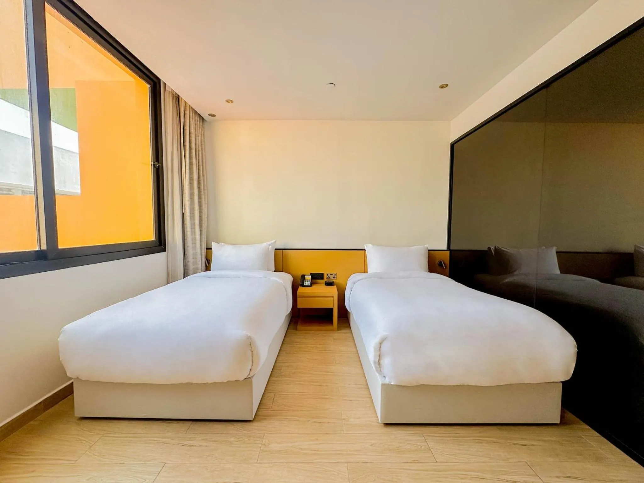 Photo of the whole room, Bed in Voco Dubai Monaco, The Heart of Europe by IHG-Adult only