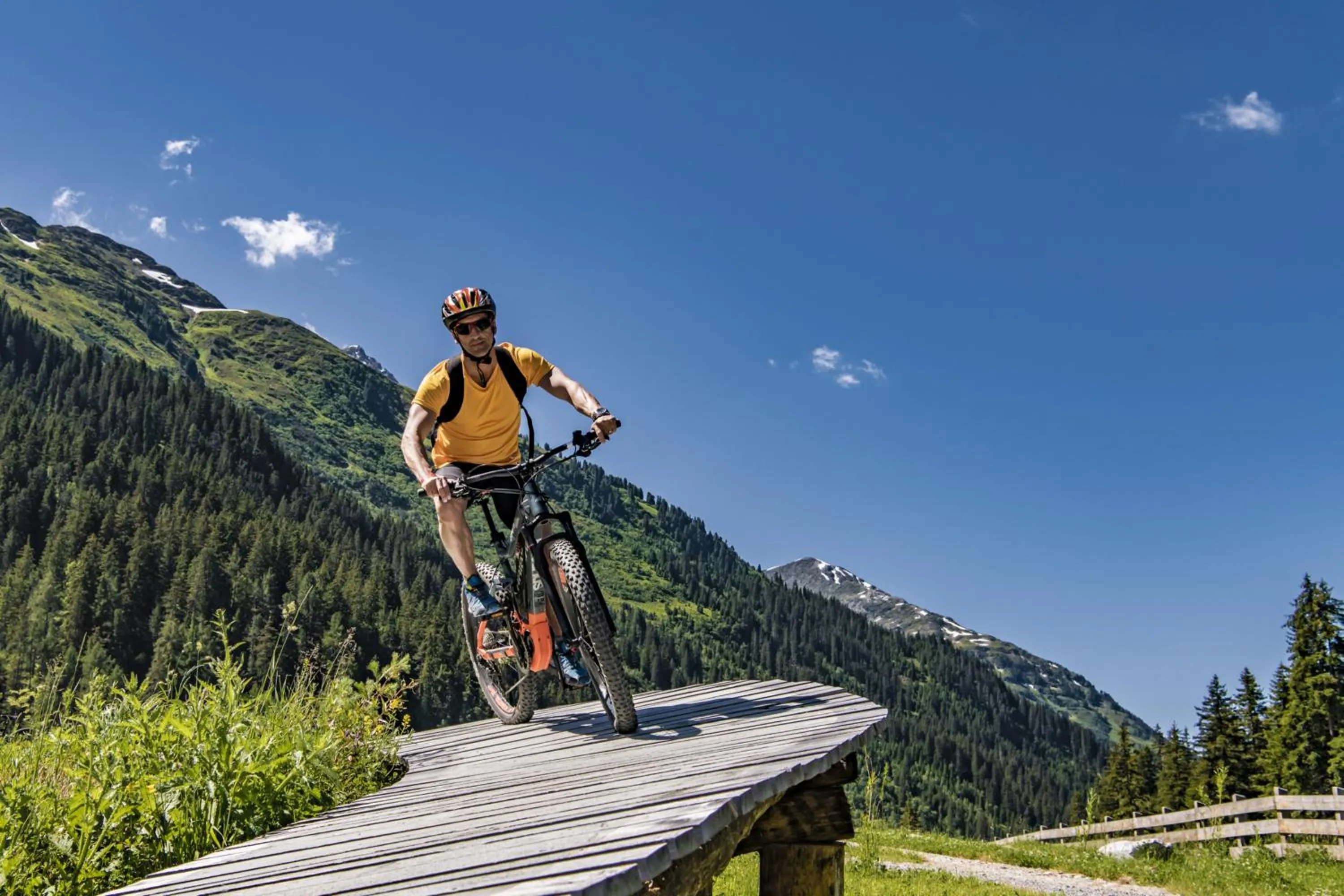 Cycling in Hotel Arlmont 4 Stern Superior