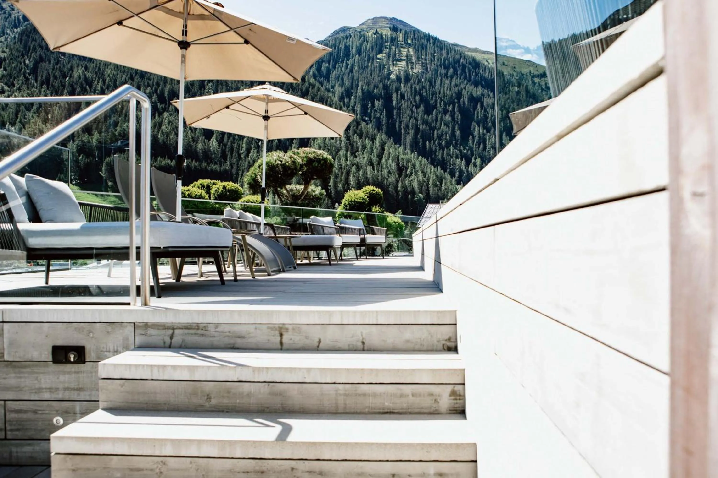 Balcony/Terrace in Hotel Arlmont 4 Stern Superior