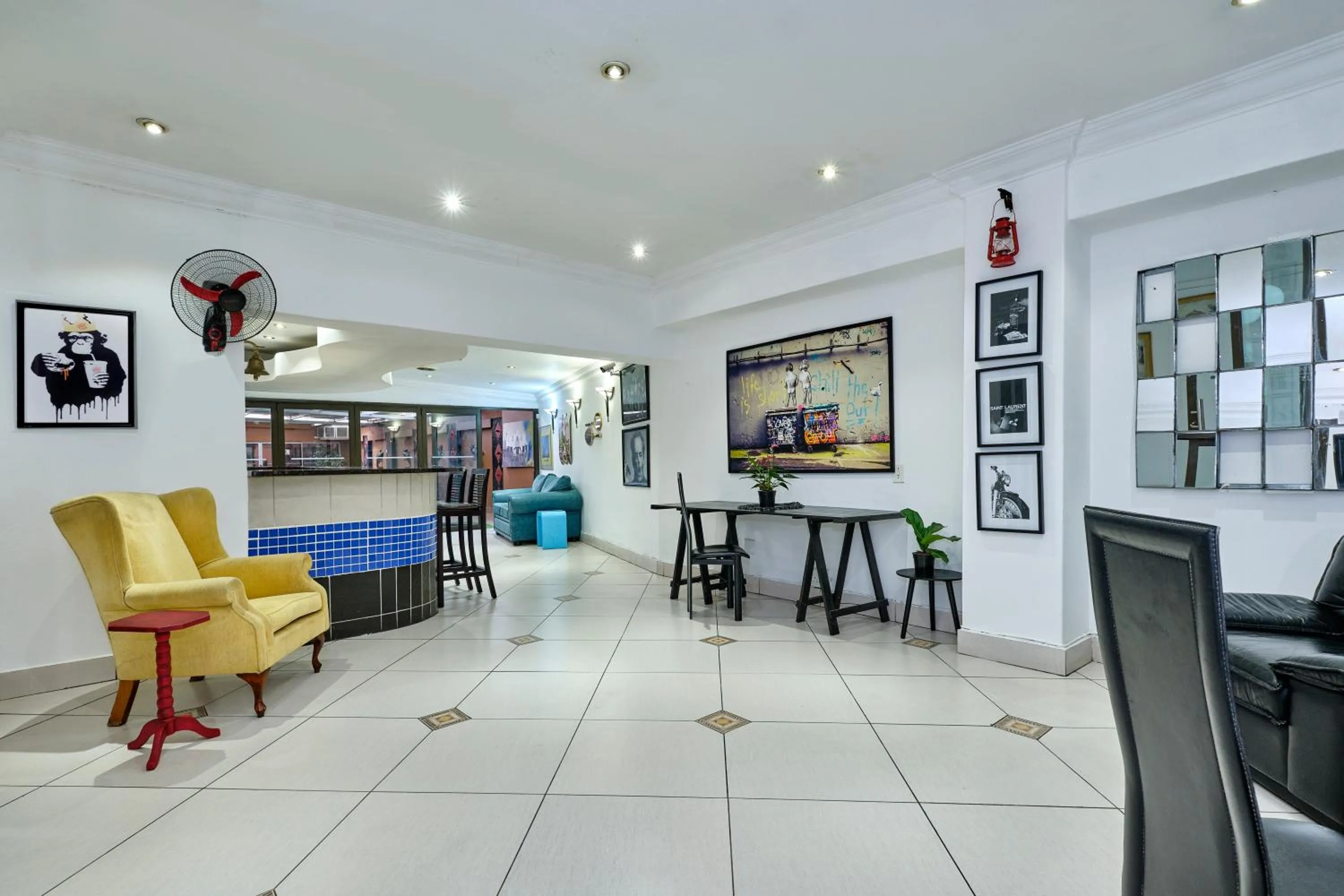 Communal lounge/ TV room in Inn & Out Sandton Park