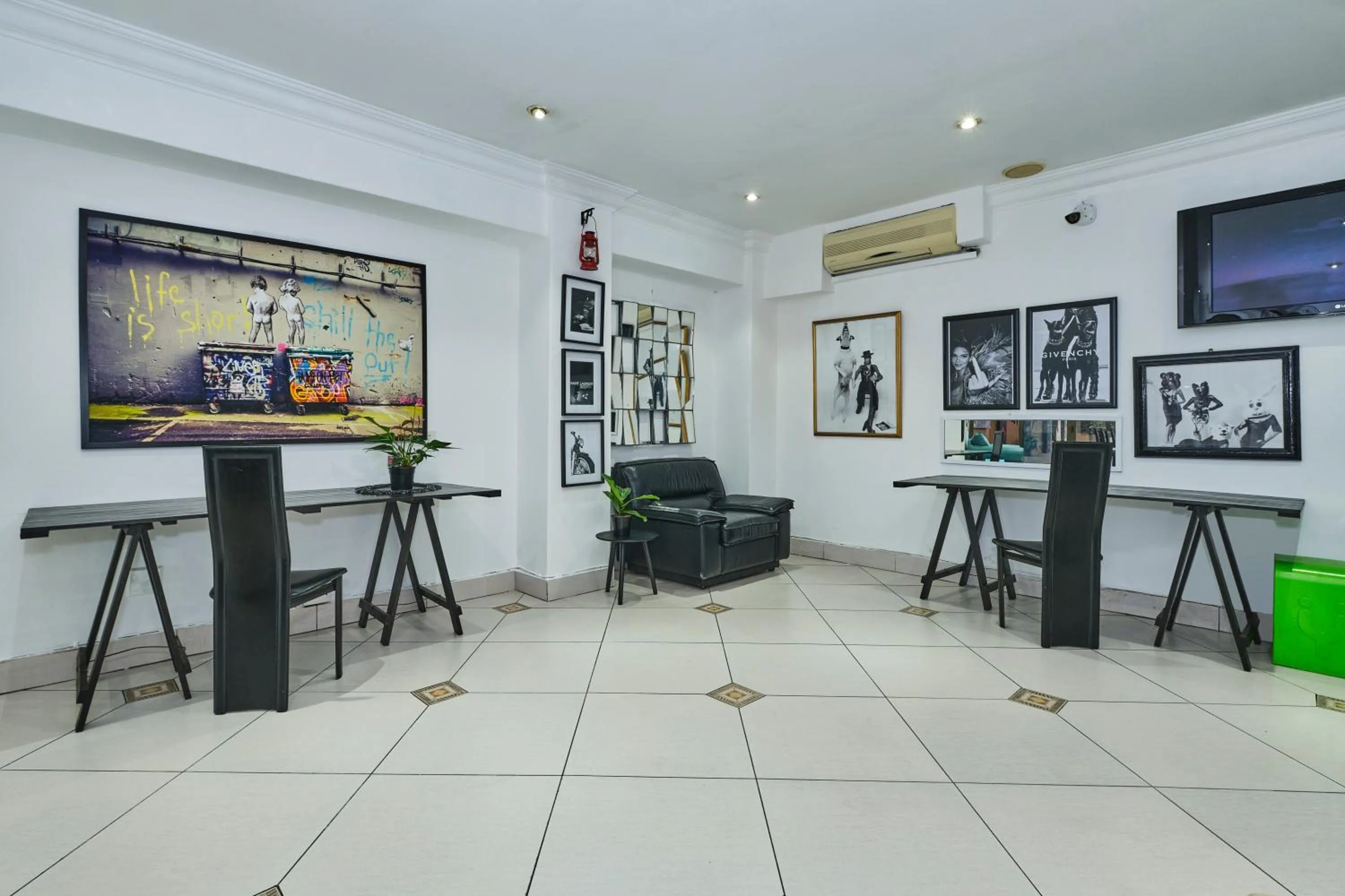 Communal lounge/ TV room in Inn & Out Sandton Park