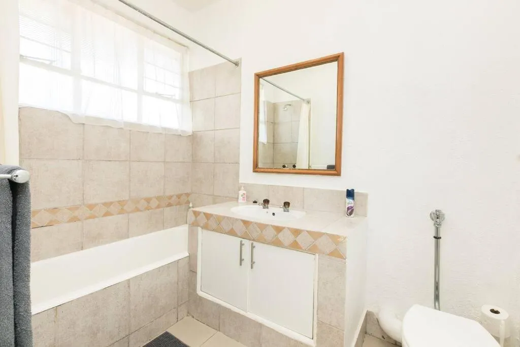 Bathroom in Inn & Out Sandton Park