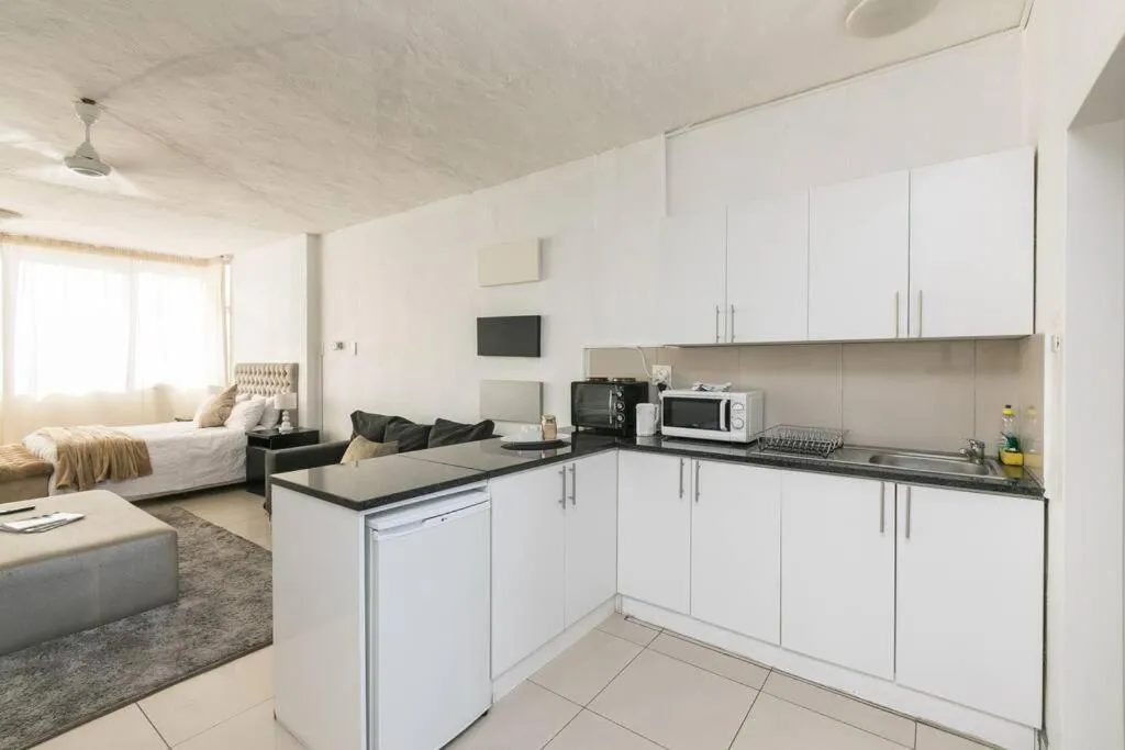 Kitchen or kitchenette in Inn & Out Sandton Park