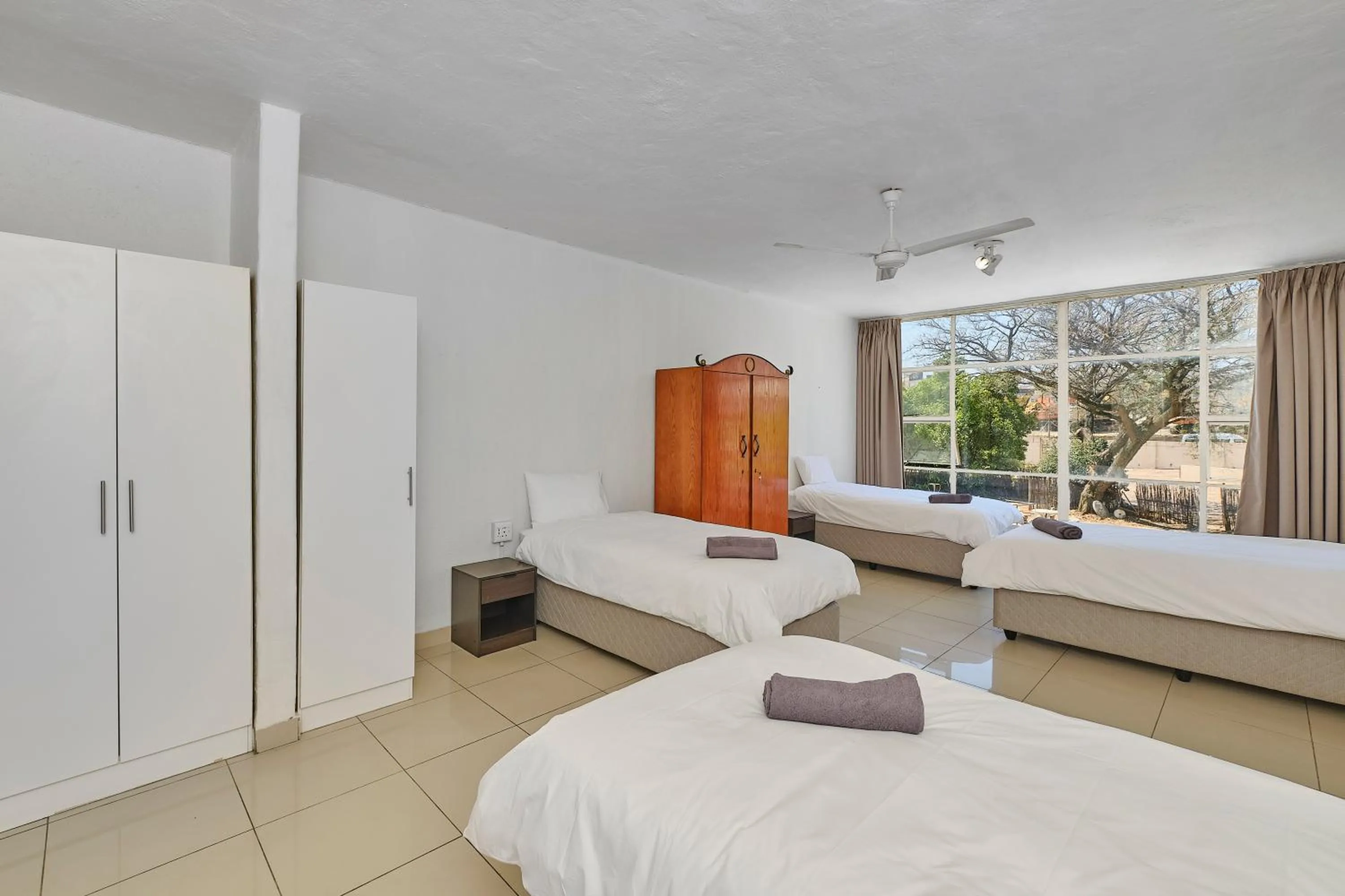 Bed in Inn & Out Sandton Park