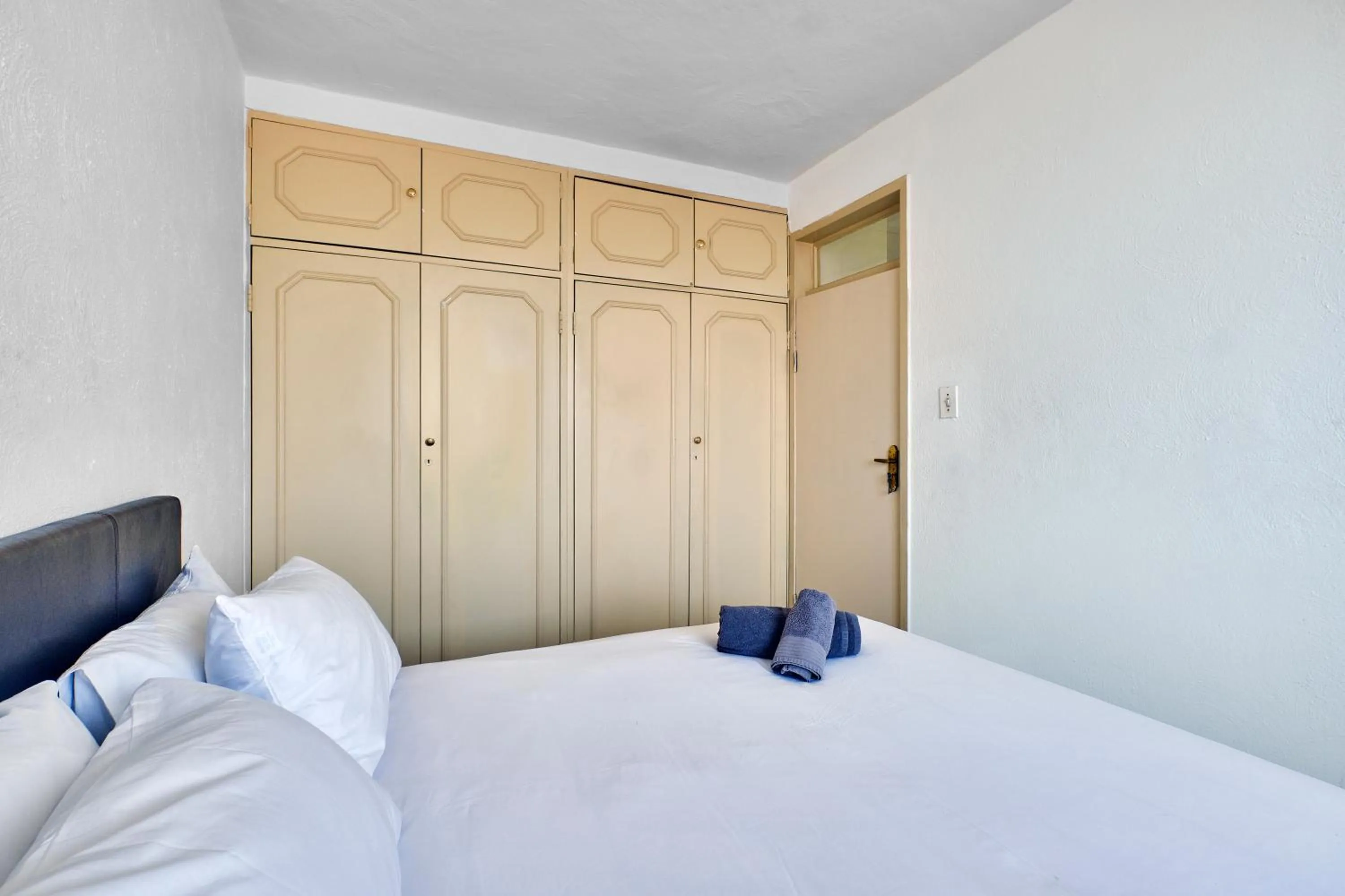 Bed in Inn & Out Sandton Park