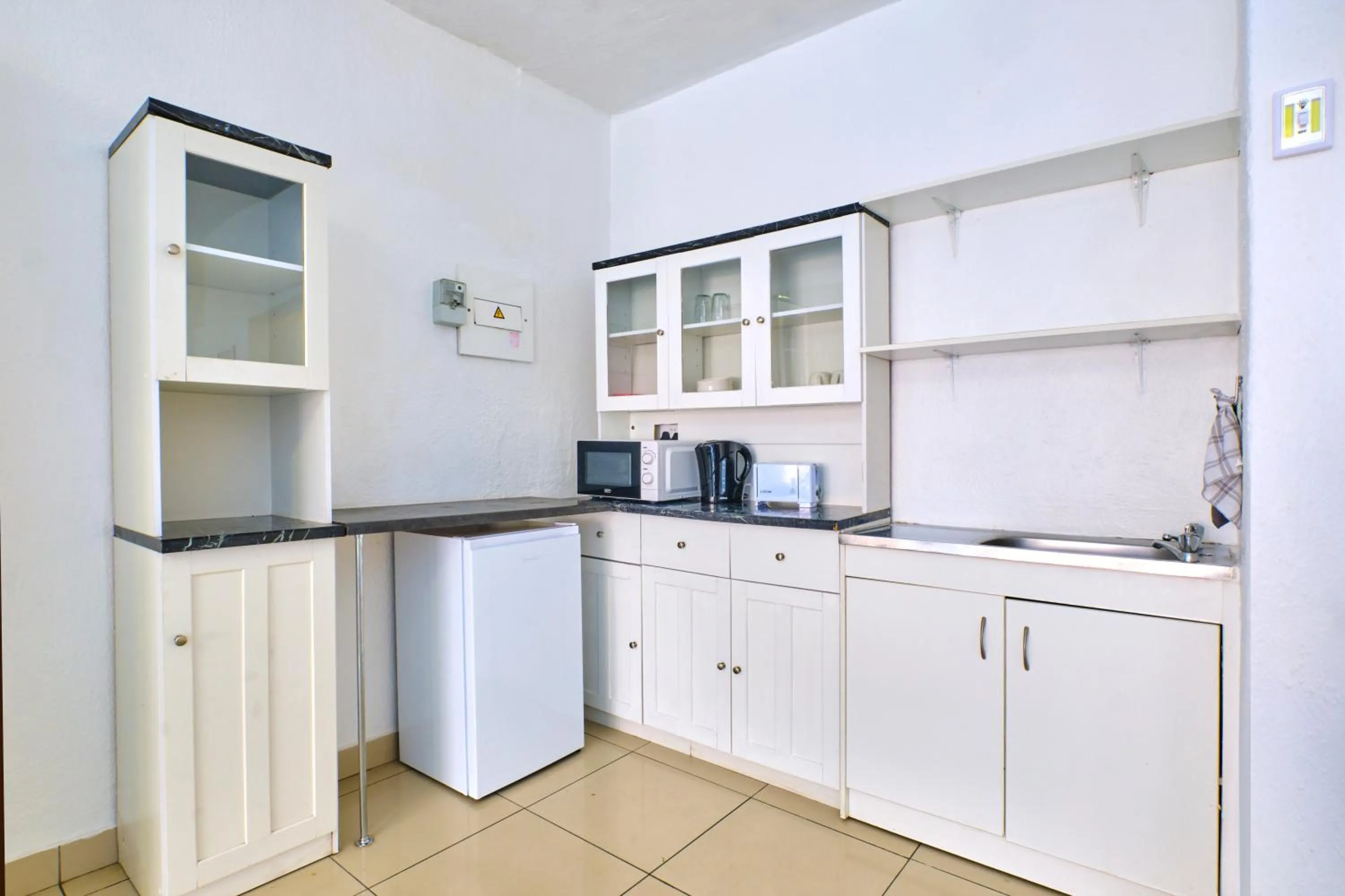 Kitchen or kitchenette in Inn & Out Sandton Park