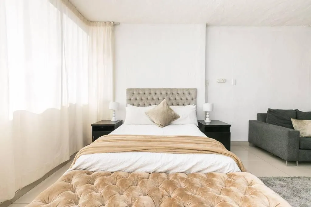 Bed in Inn & Out Sandton Park