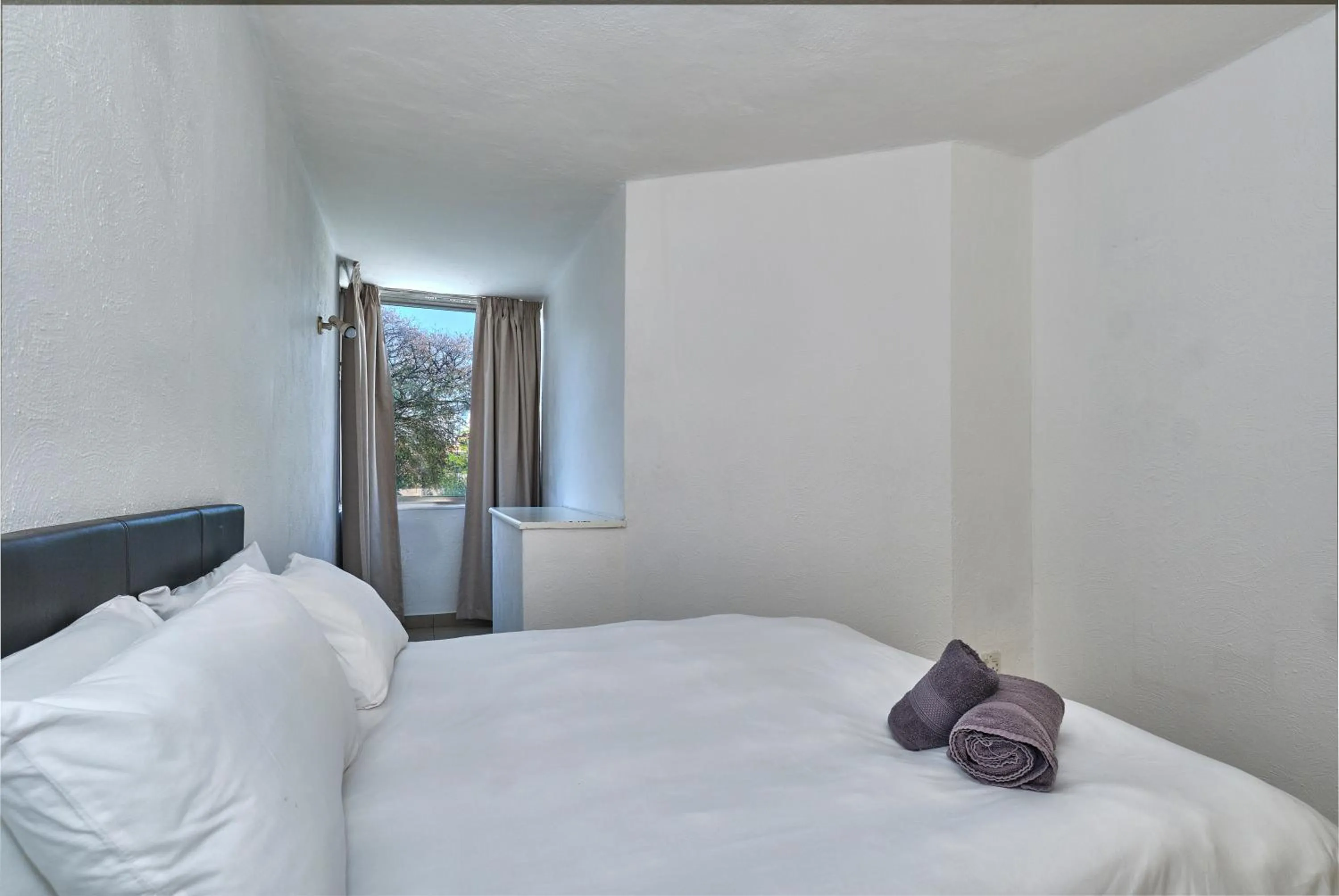 Bed in Inn & Out Sandton Park