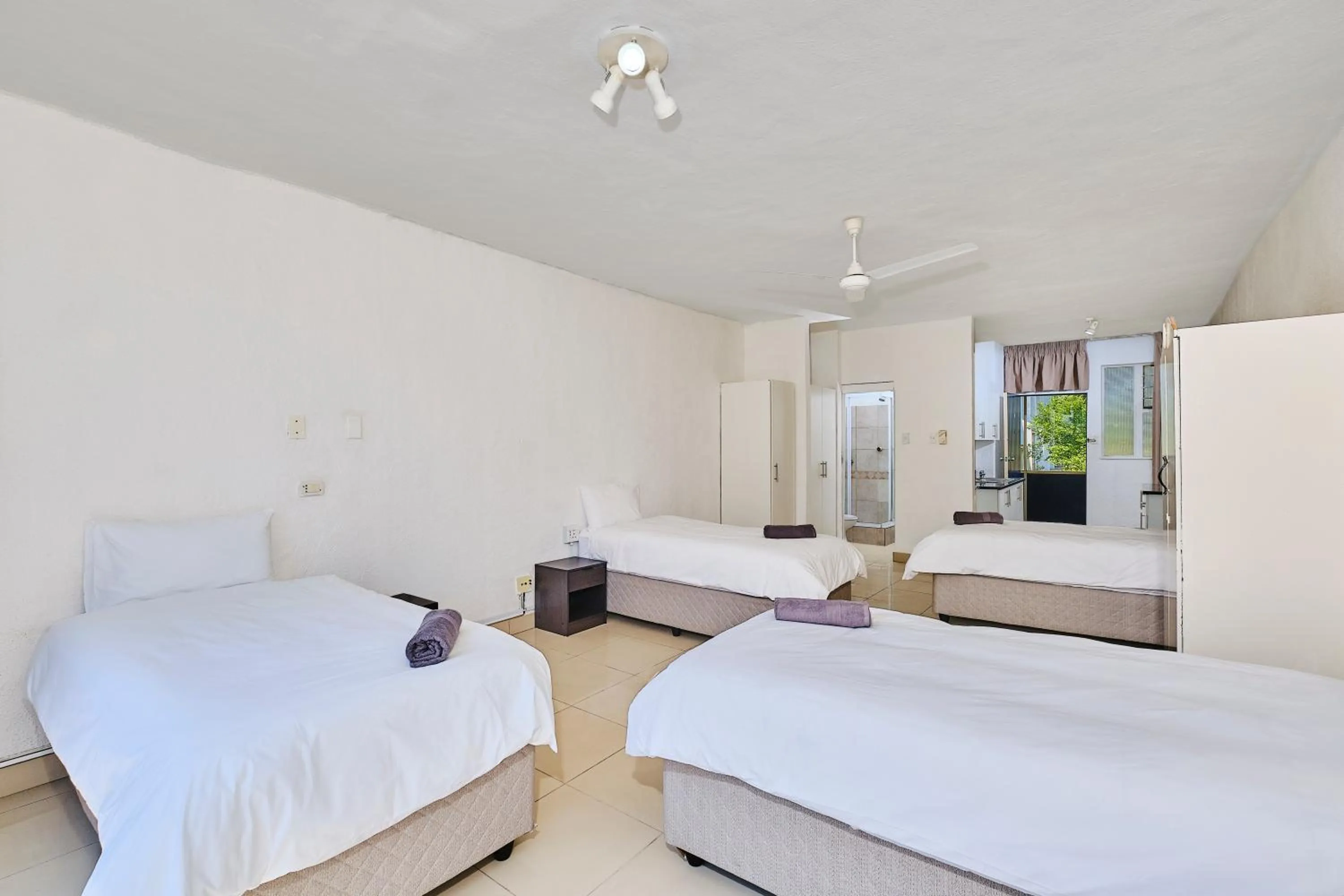 Bed in Inn & Out Sandton Park