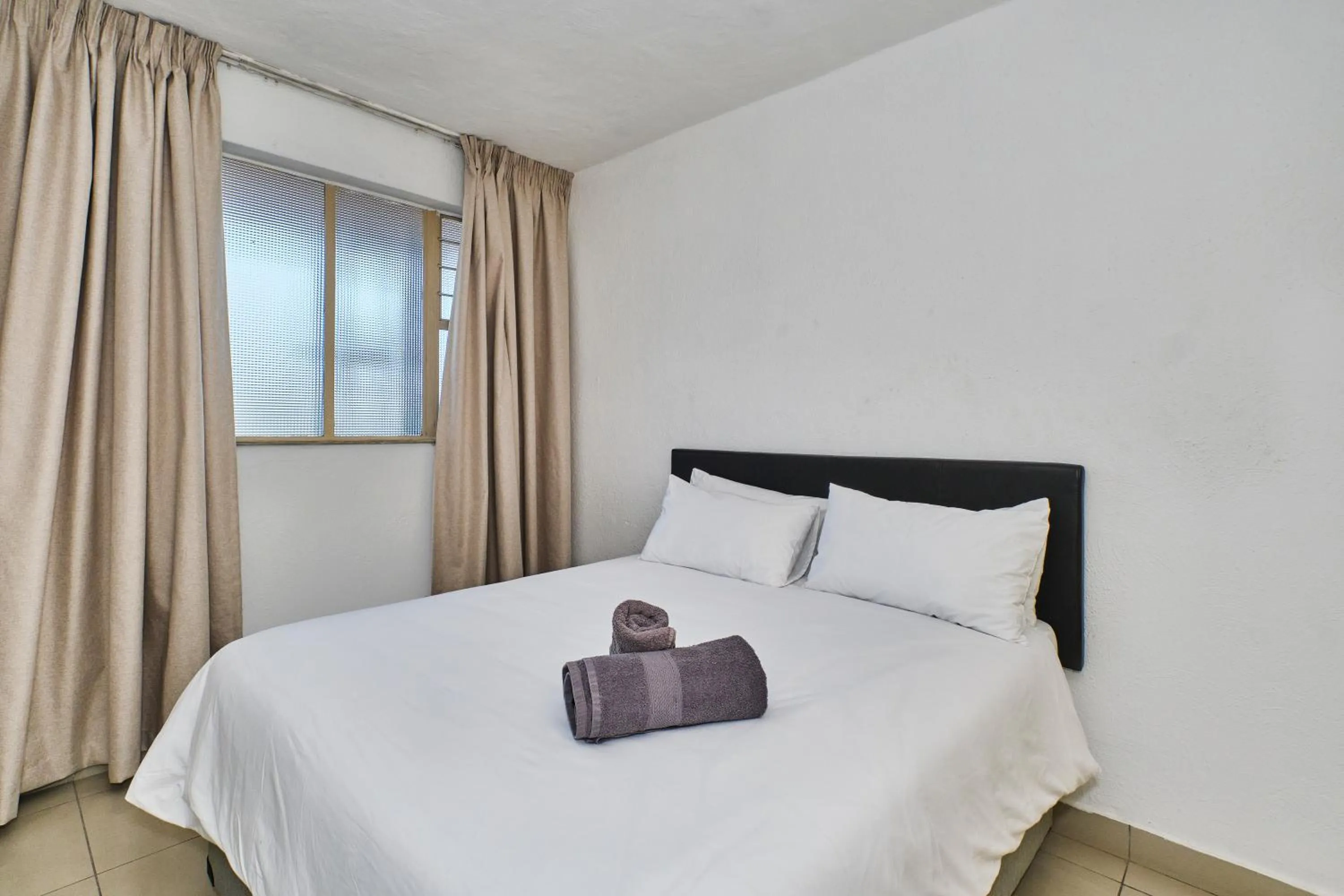 Bed in Inn & Out Sandton Park