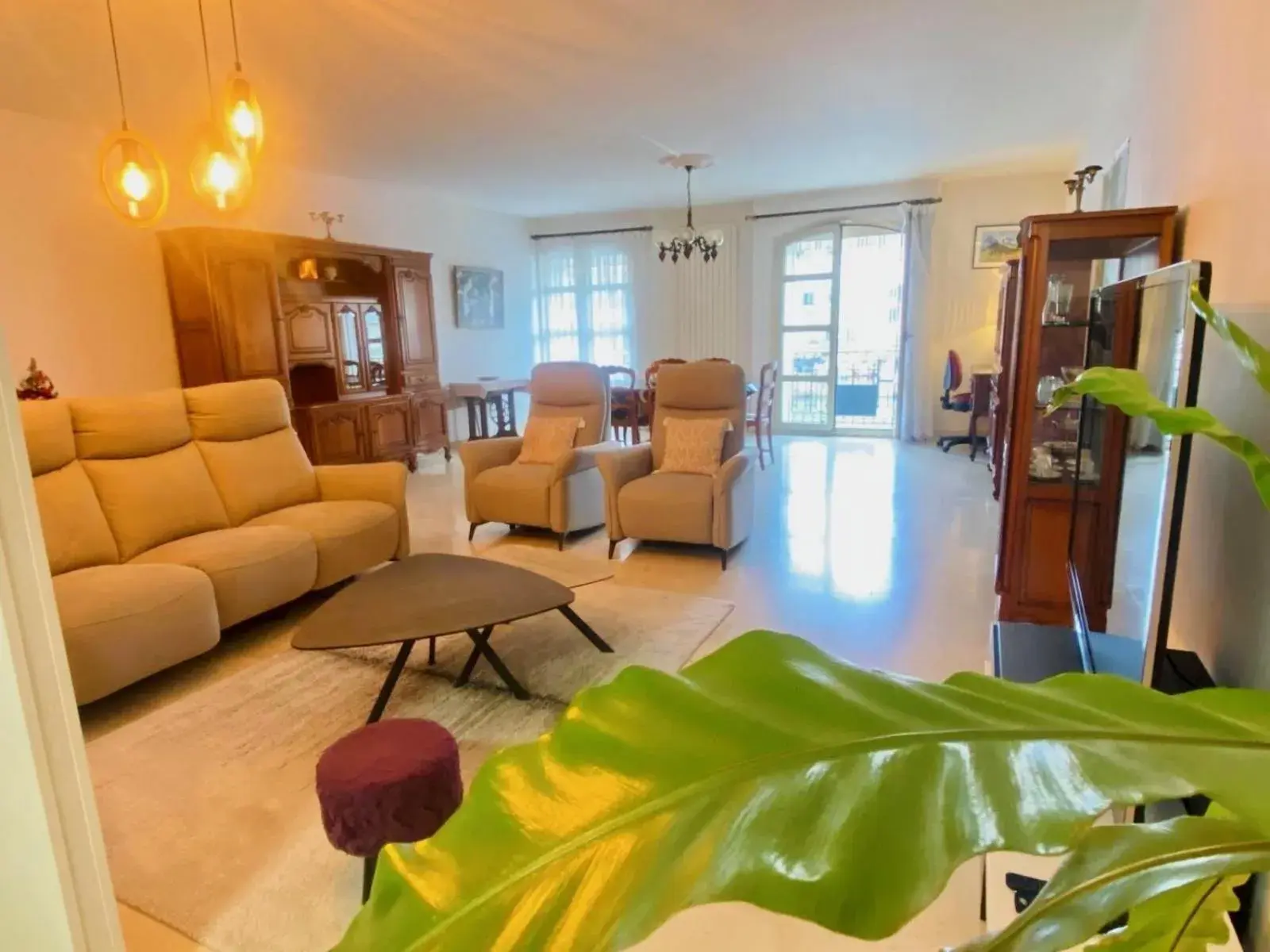 ''Georgio'' Grand appartement traversant avec vue canal et parking ''Georgio'' Grand appartement traversant avec vue canal et parking