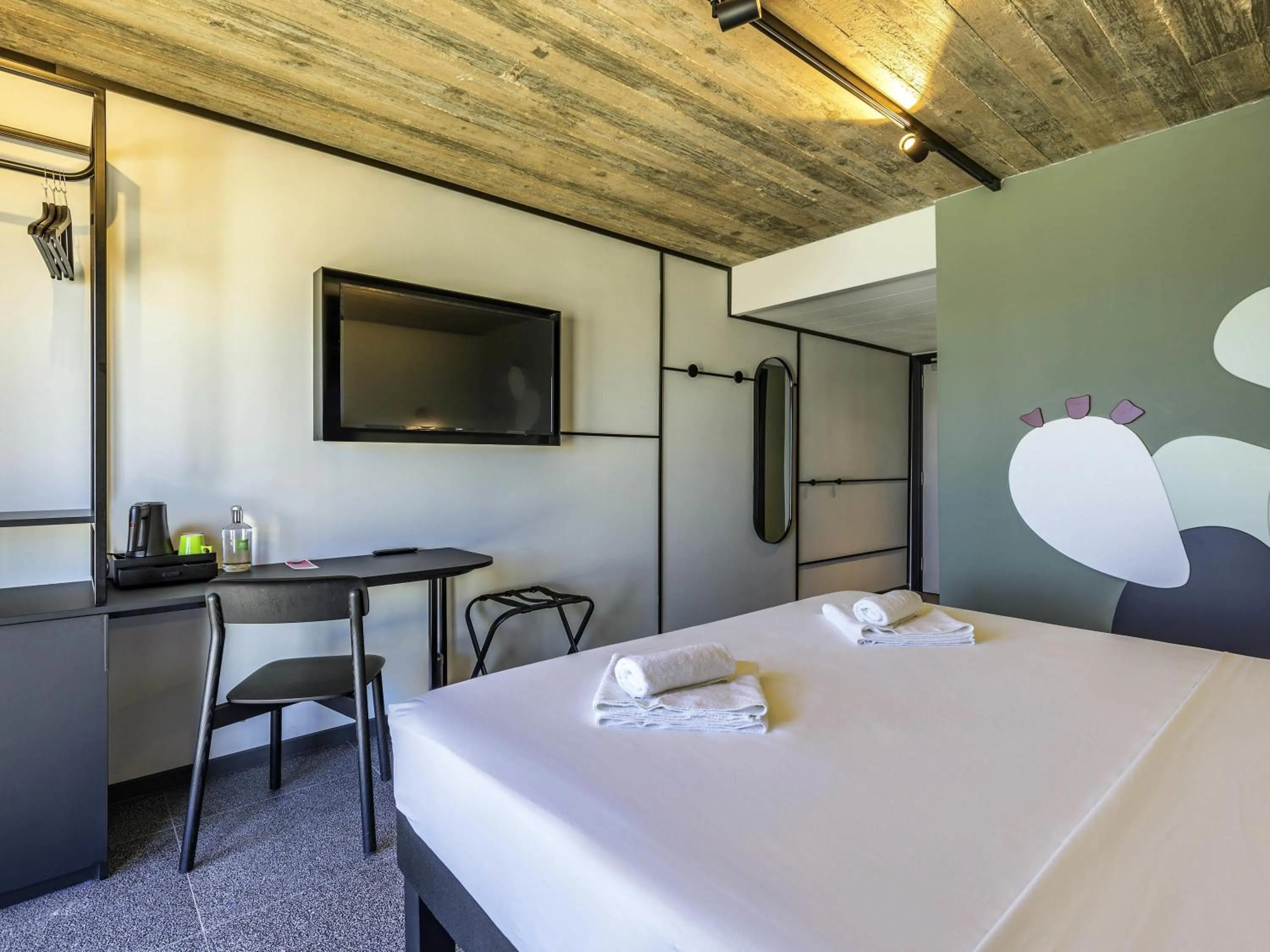 Bedroom, Bed in ibis Styles ST Pauls Bay Malta