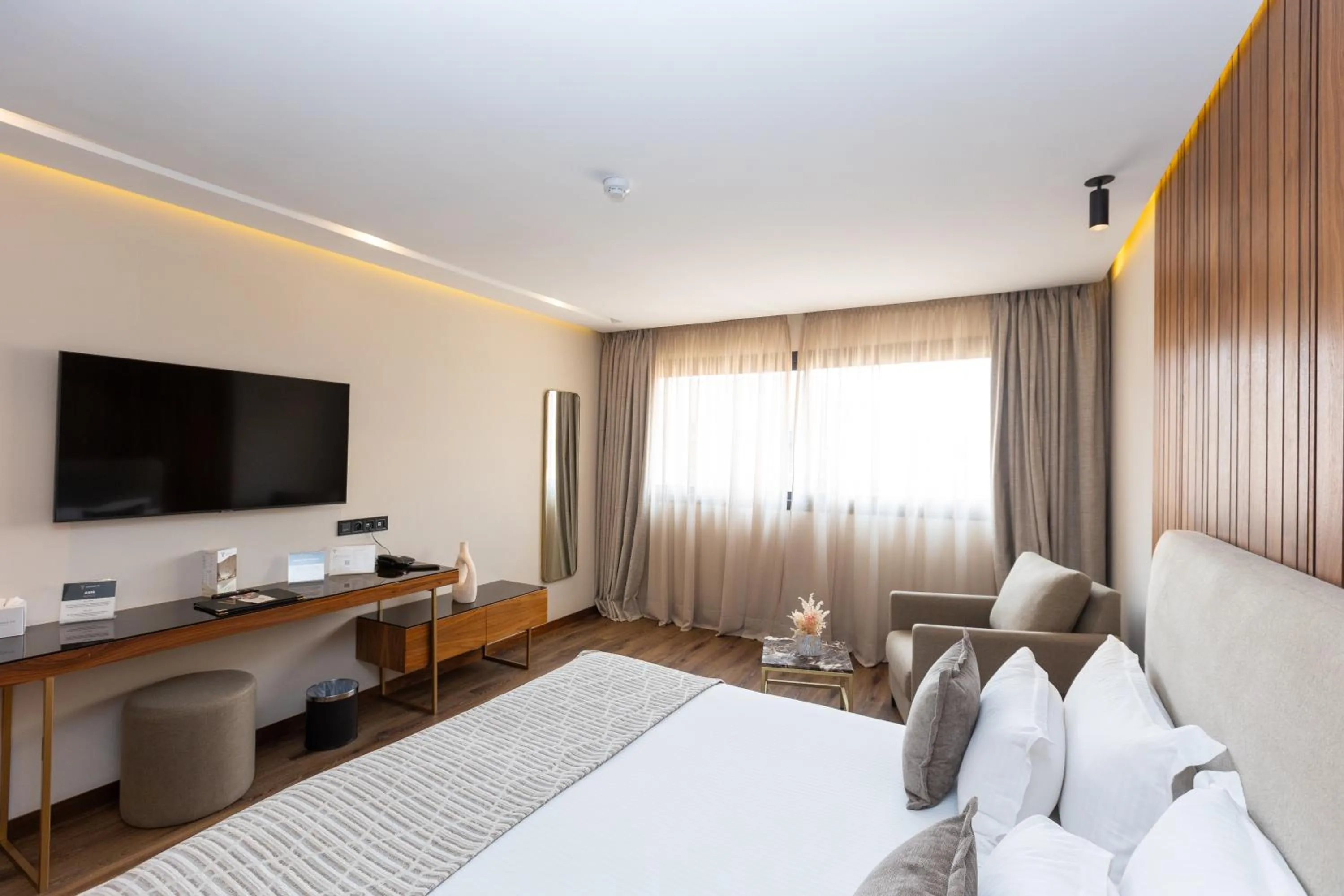 Bed in Longue vie Hotels