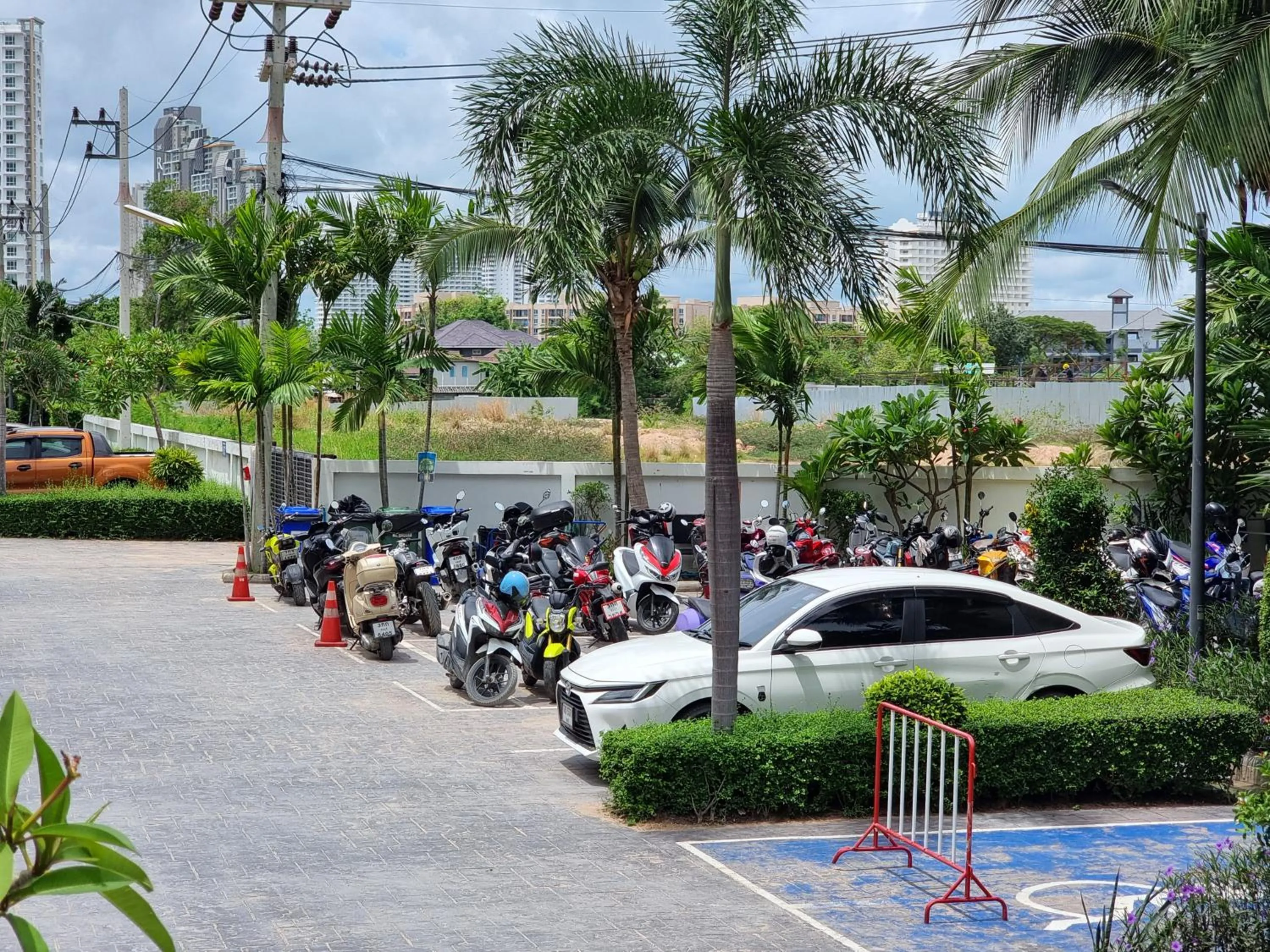 Laguna beach condo resort 3 maldives pattaya pool view ลากูน่า บีช คอนโด รีสอร์ต 3 พัทยา