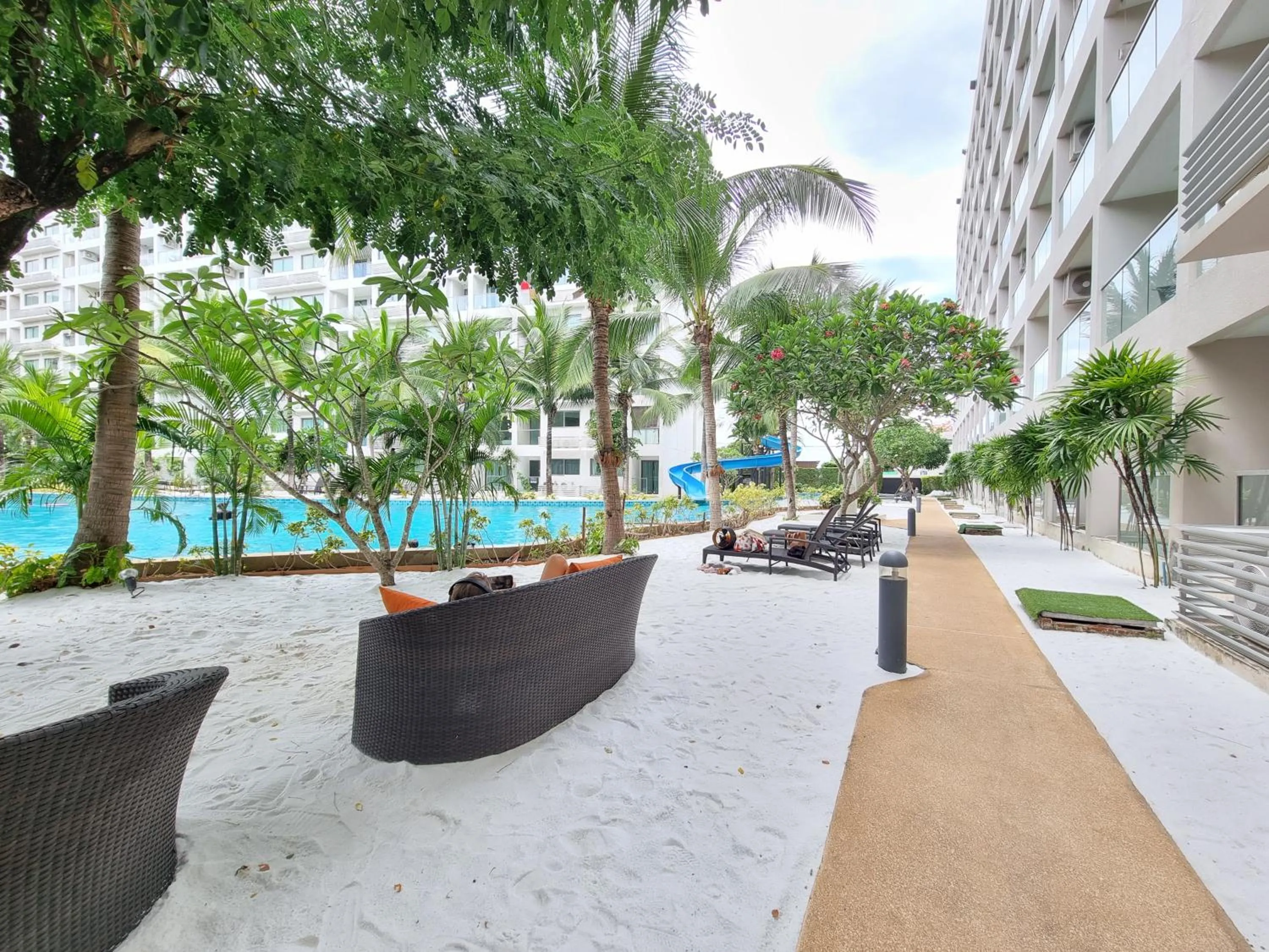 Laguna beach condo resort 3 maldives pattaya pool view ลากูน่า บีช คอนโด รีสอร์ต 3 พัทยา