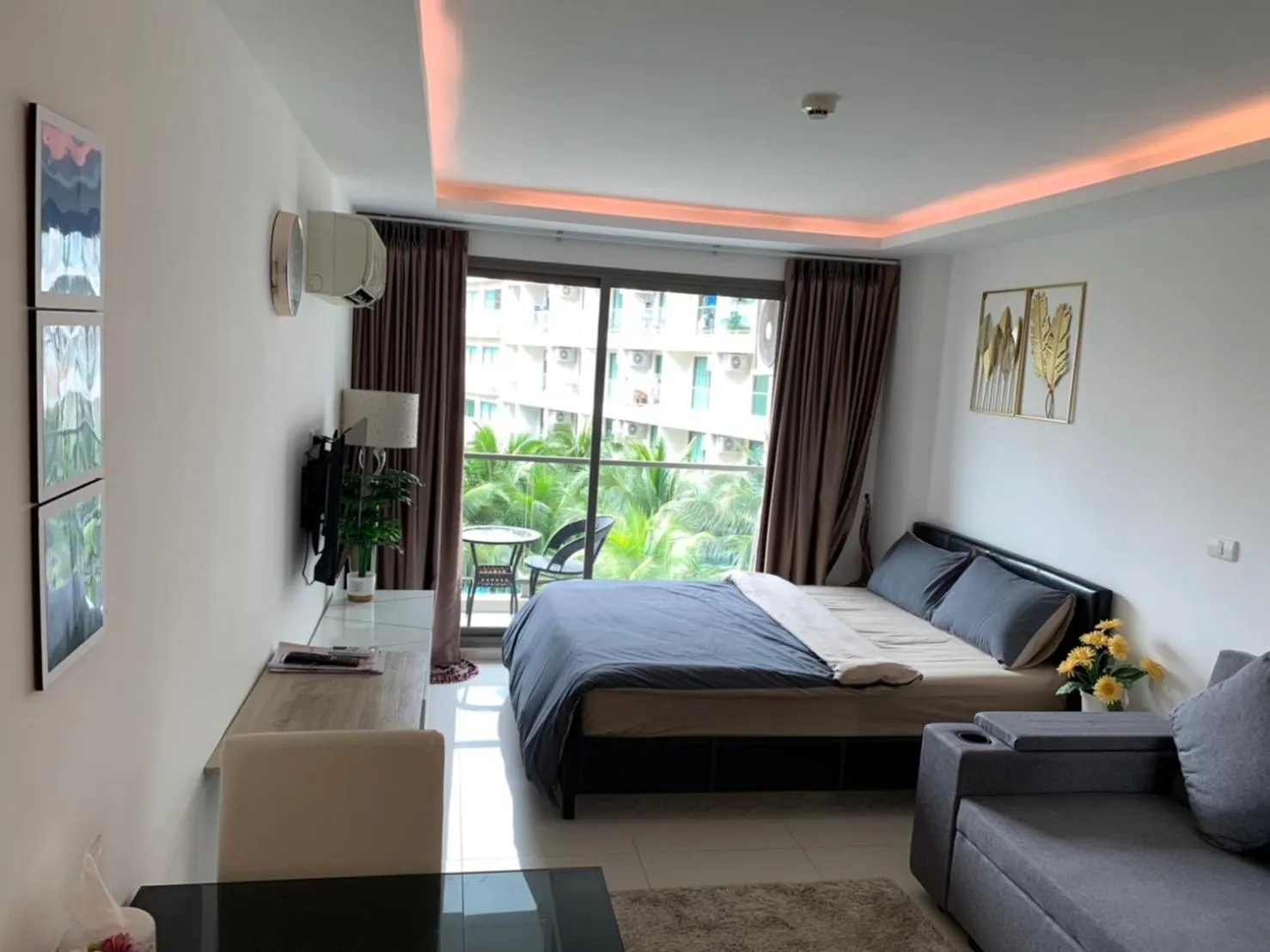 Bed in Laguna beach condo resort 3 maldives pattaya pool view ลากูน่า บีช คอนโด รีสอร์ต 3 พัทยา