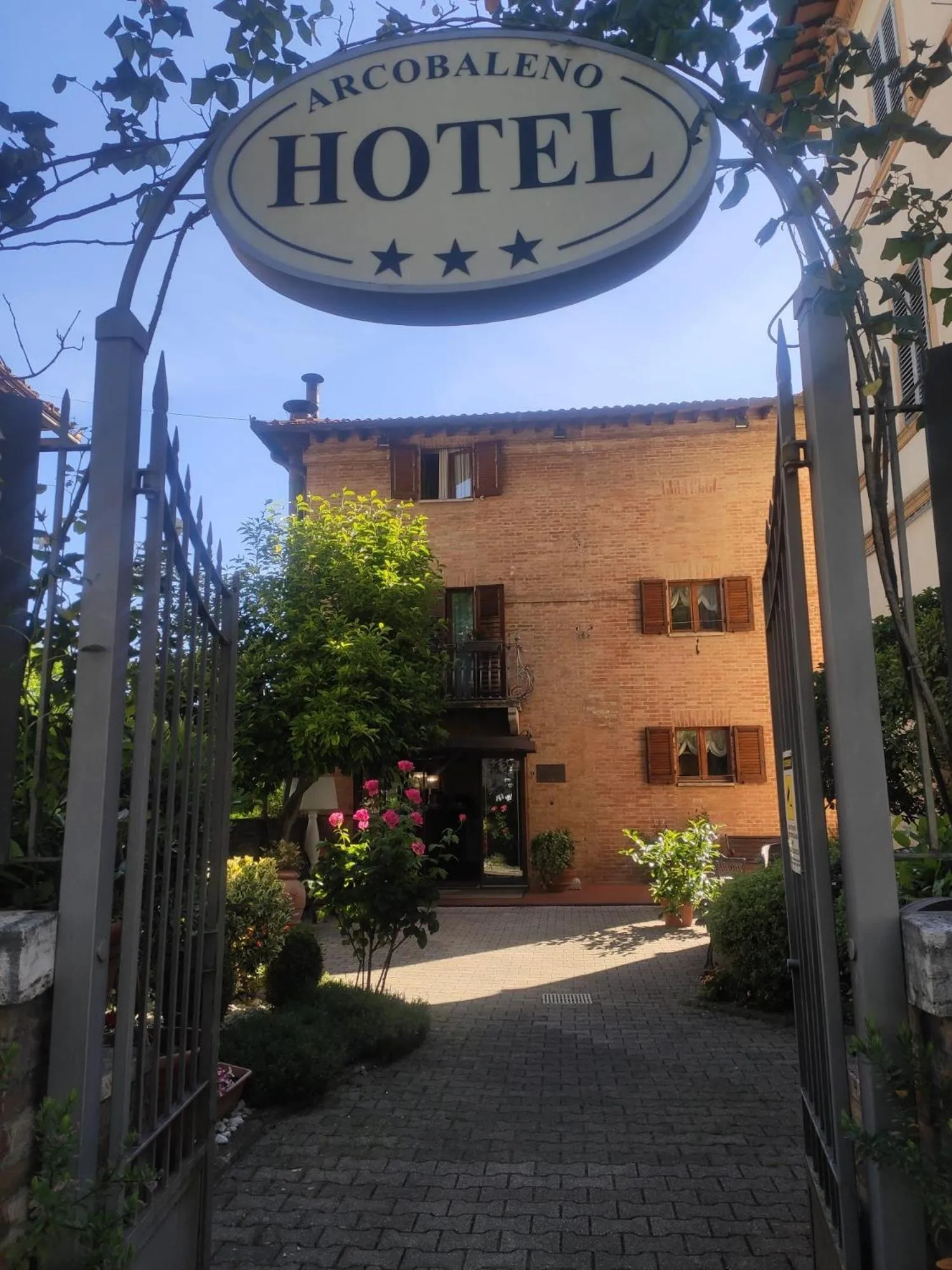 Property building in Hotel Arcobaleno Siena
