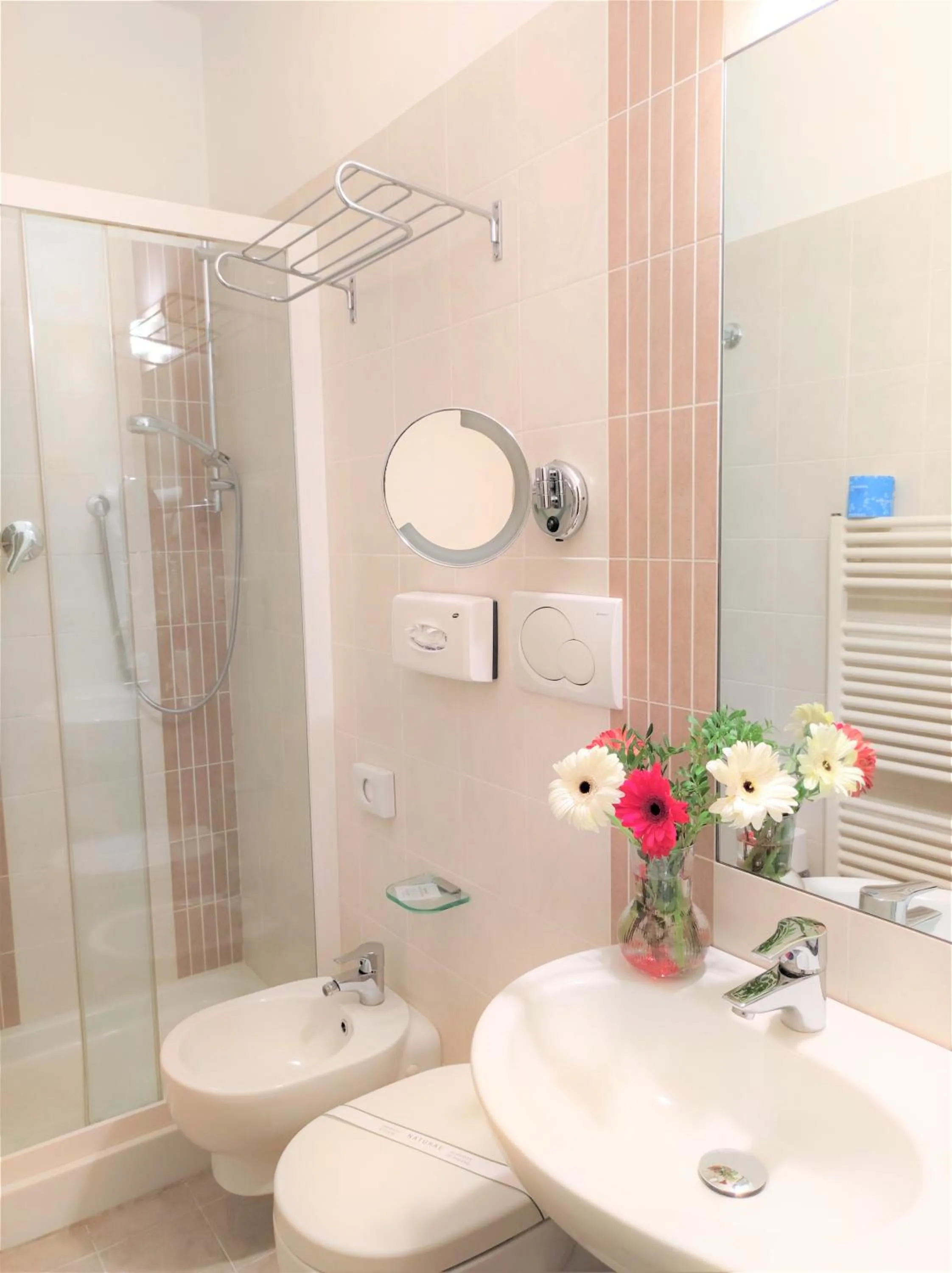 Bathroom in Hotel Arcobaleno Siena